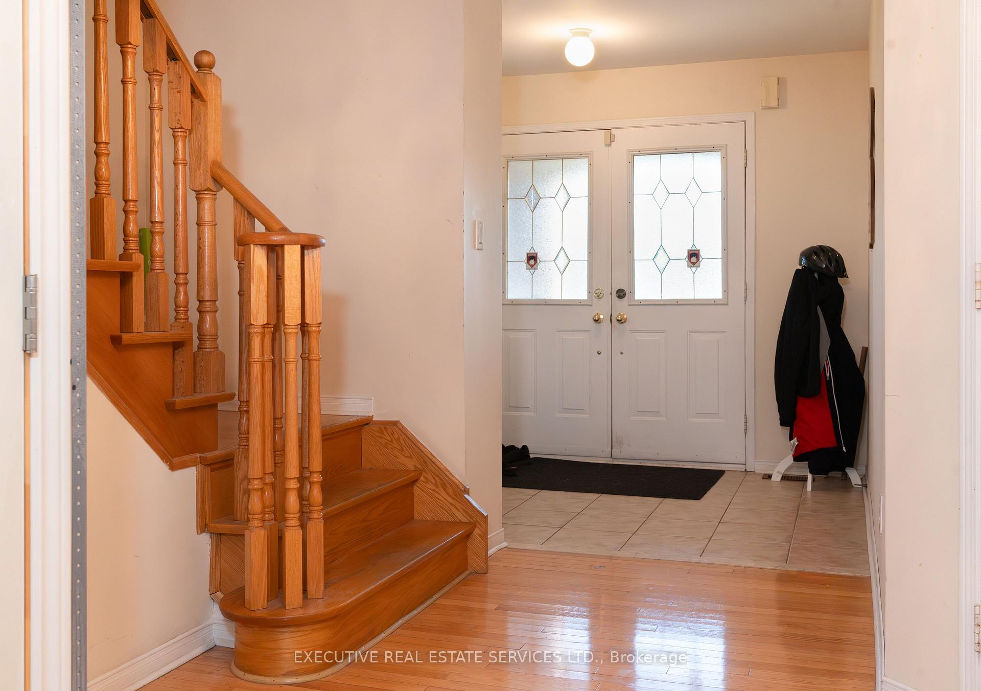 Photo 7 of 47 Beavervalley Drive, Brampton, Fletcher's Meadow — HOMEH