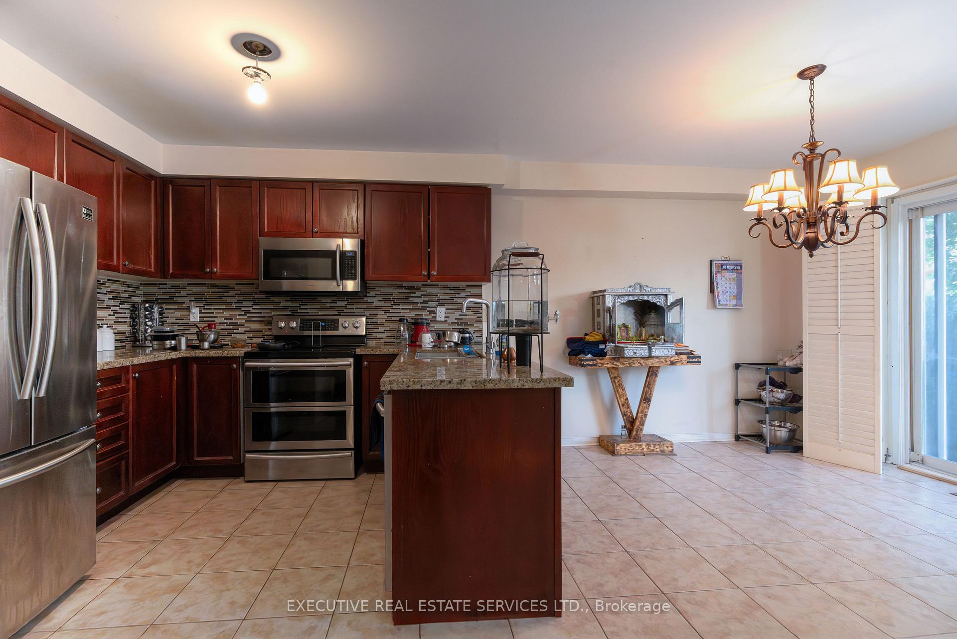 Photo 21 of 47 Beavervalley Drive, Brampton, Fletcher's Meadow — HOMEH