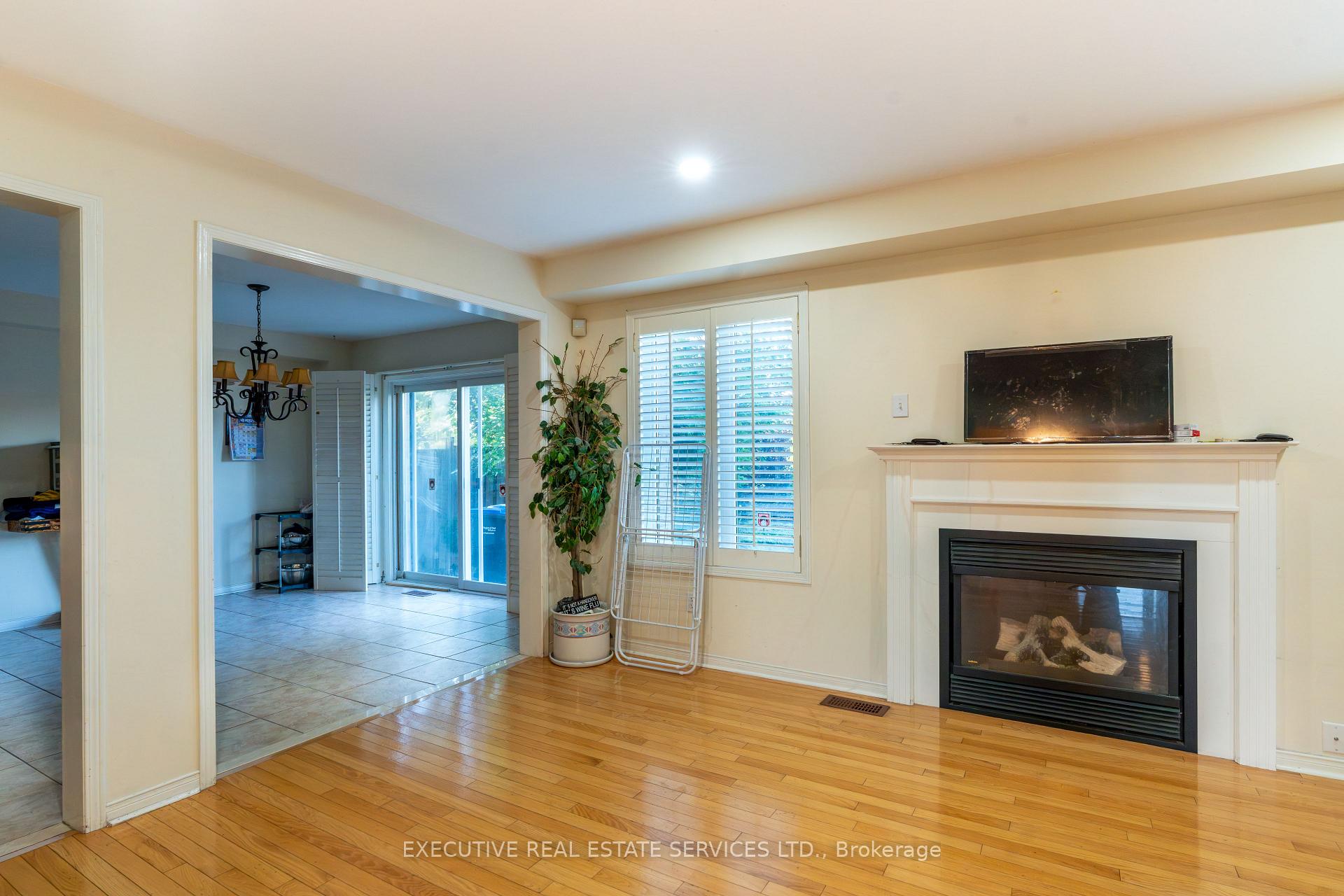 Photo 10 of 47 Beavervalley Drive, Brampton, Fletcher's Meadow — HOMEH