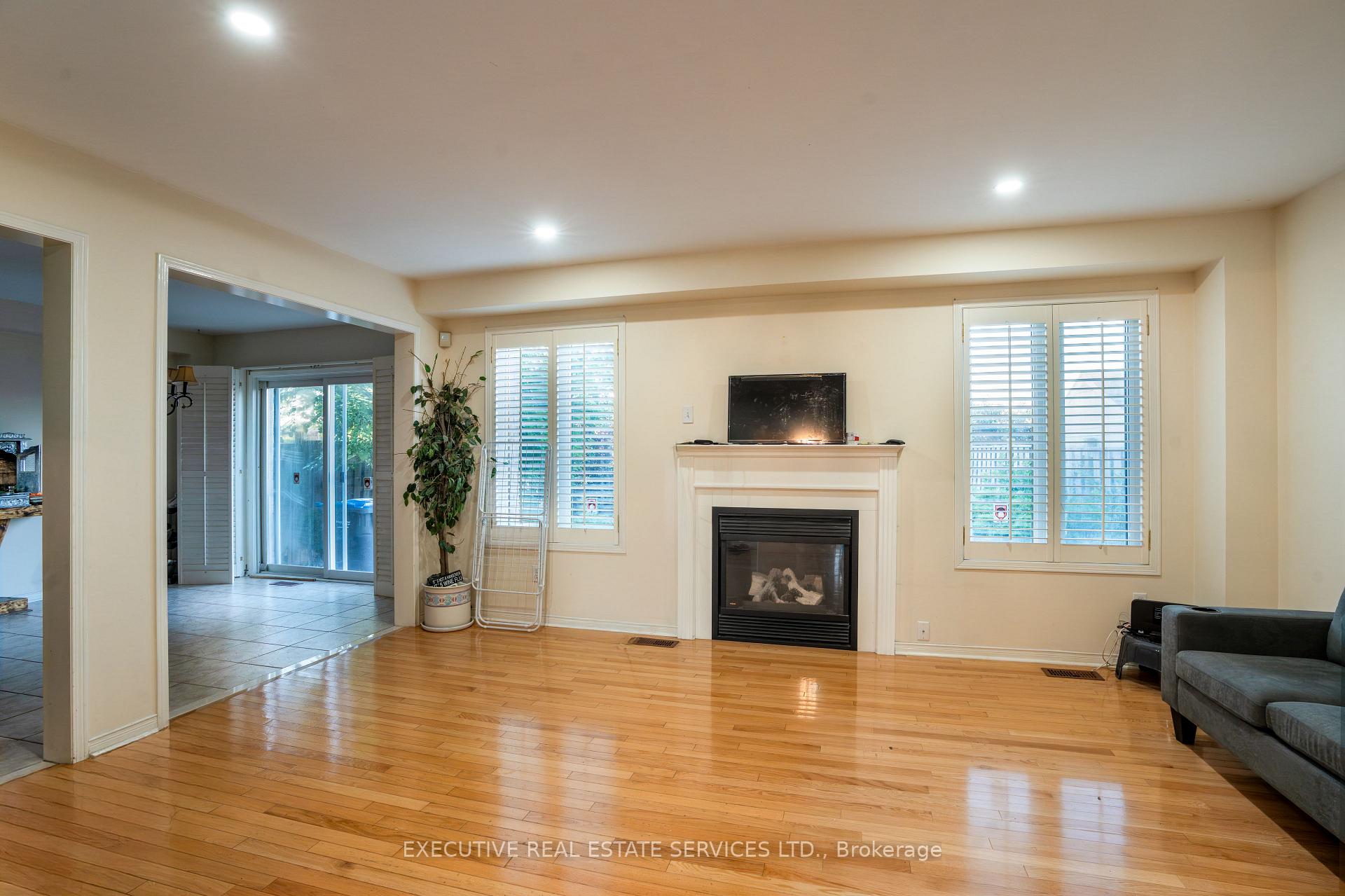 Photo 12 of 47 Beavervalley Drive, Brampton, Fletcher's Meadow — HOMEH