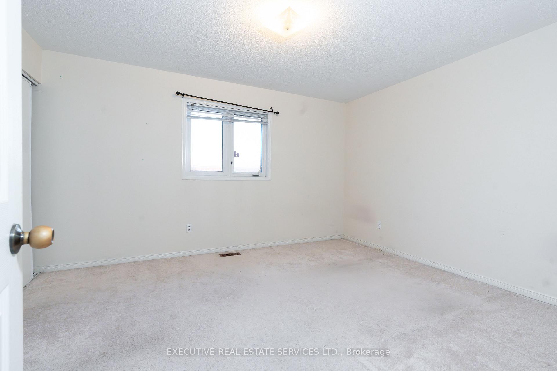 Photo 14 of 47 Beavervalley Drive, Brampton, Fletcher's Meadow — HOMEH