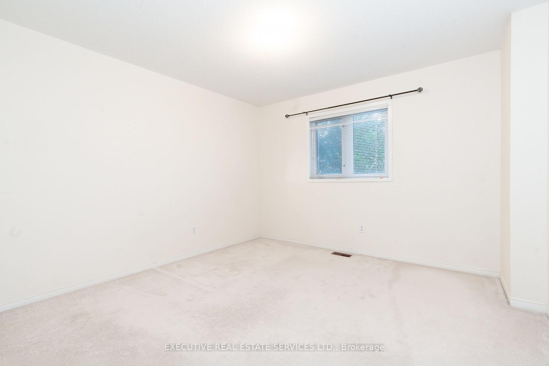 Photo 15 of 47 Beavervalley Drive, Brampton, Fletcher's Meadow — HOMEH