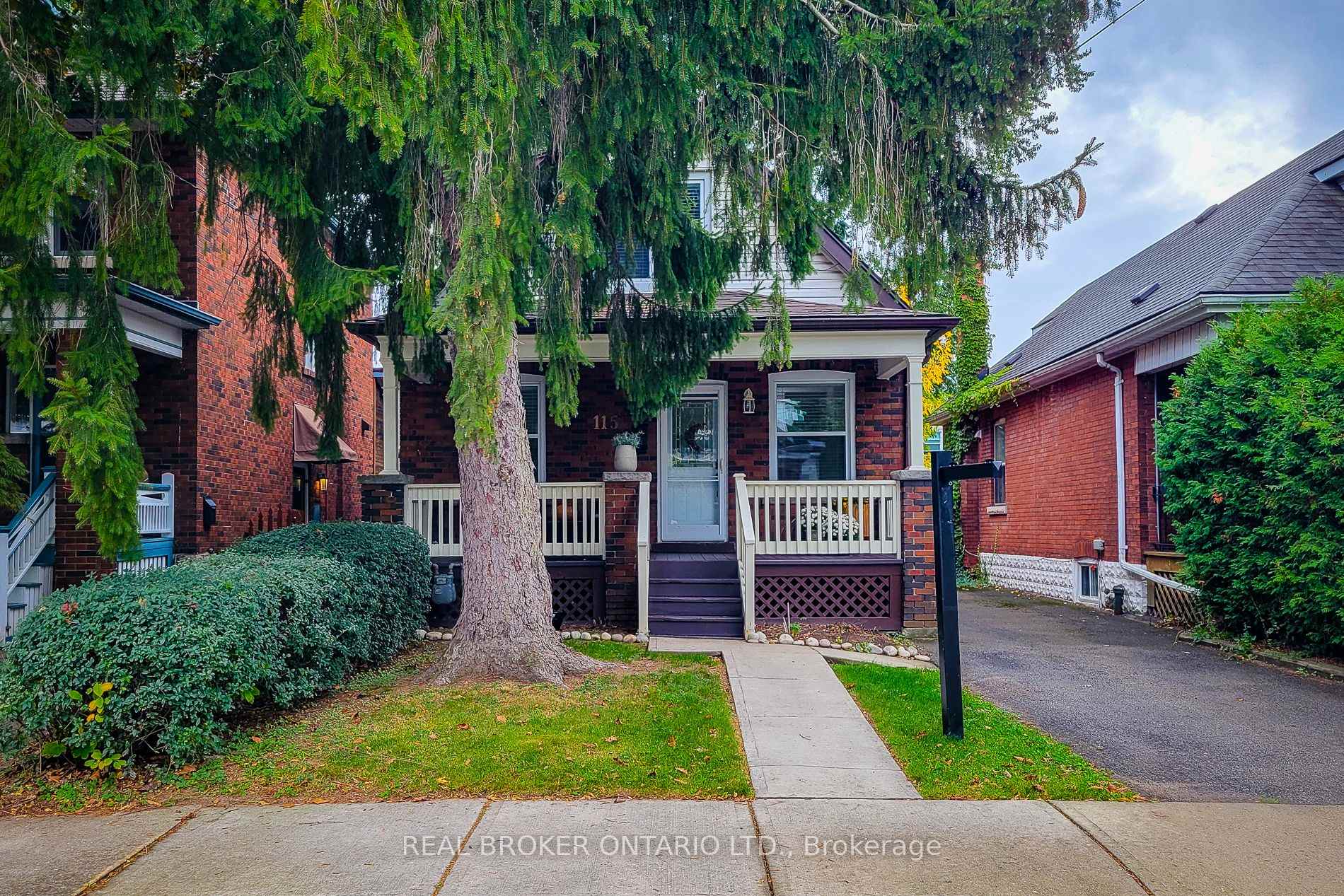 Photo 3 of 115 Barclay Street, Hamilton, Westdale — HOMEH