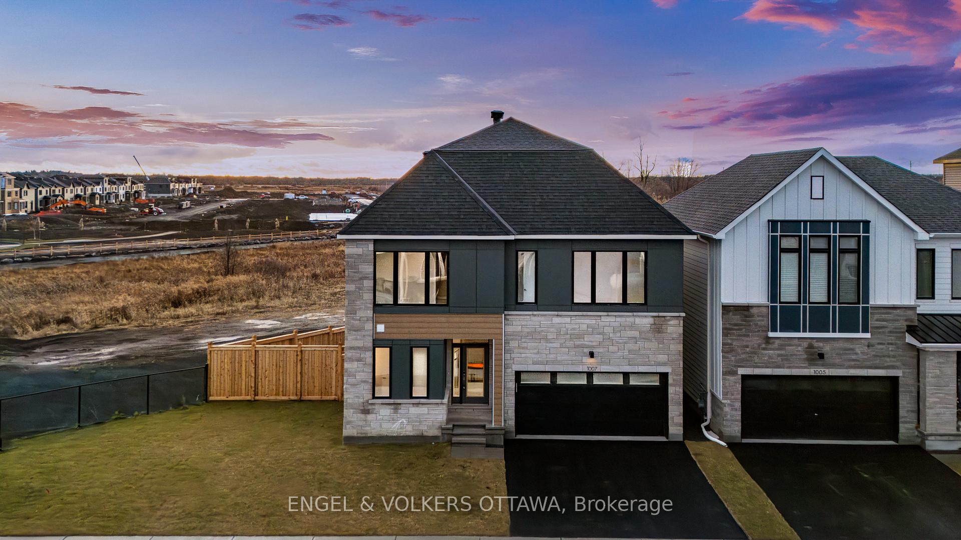 Photo 2 of 1007 Canoe Street, Ottawa, Barrhaven - Heritage Park — HOMEH