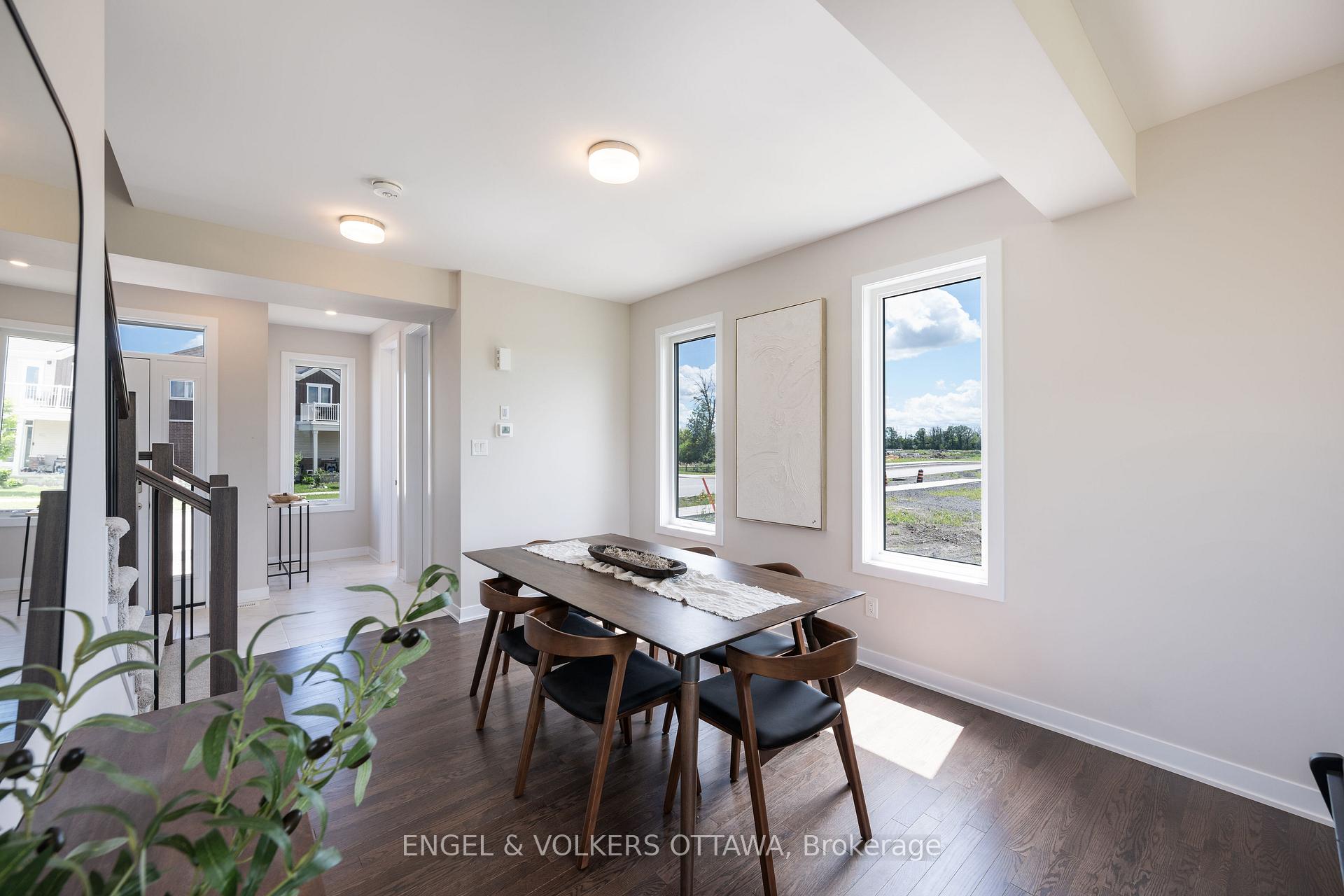 Photo 8 of 1007 Canoe Street, Ottawa, Barrhaven - Heritage Park — HOMEH