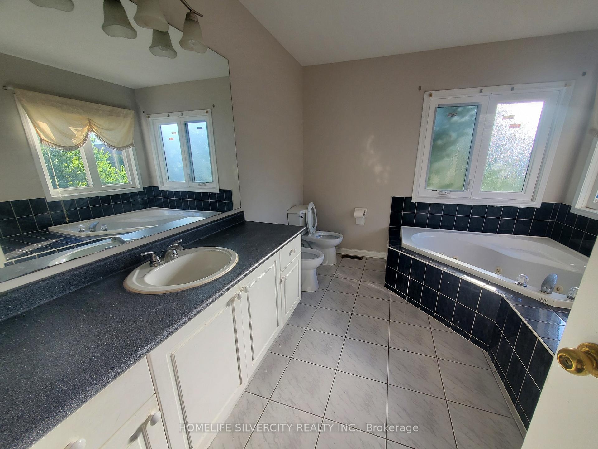 Photo 4 of Unit #Unit 1-Upper level, 700 Peter Robertson Boulevard, Brampton, Sandringham-Wellington — HOMEH