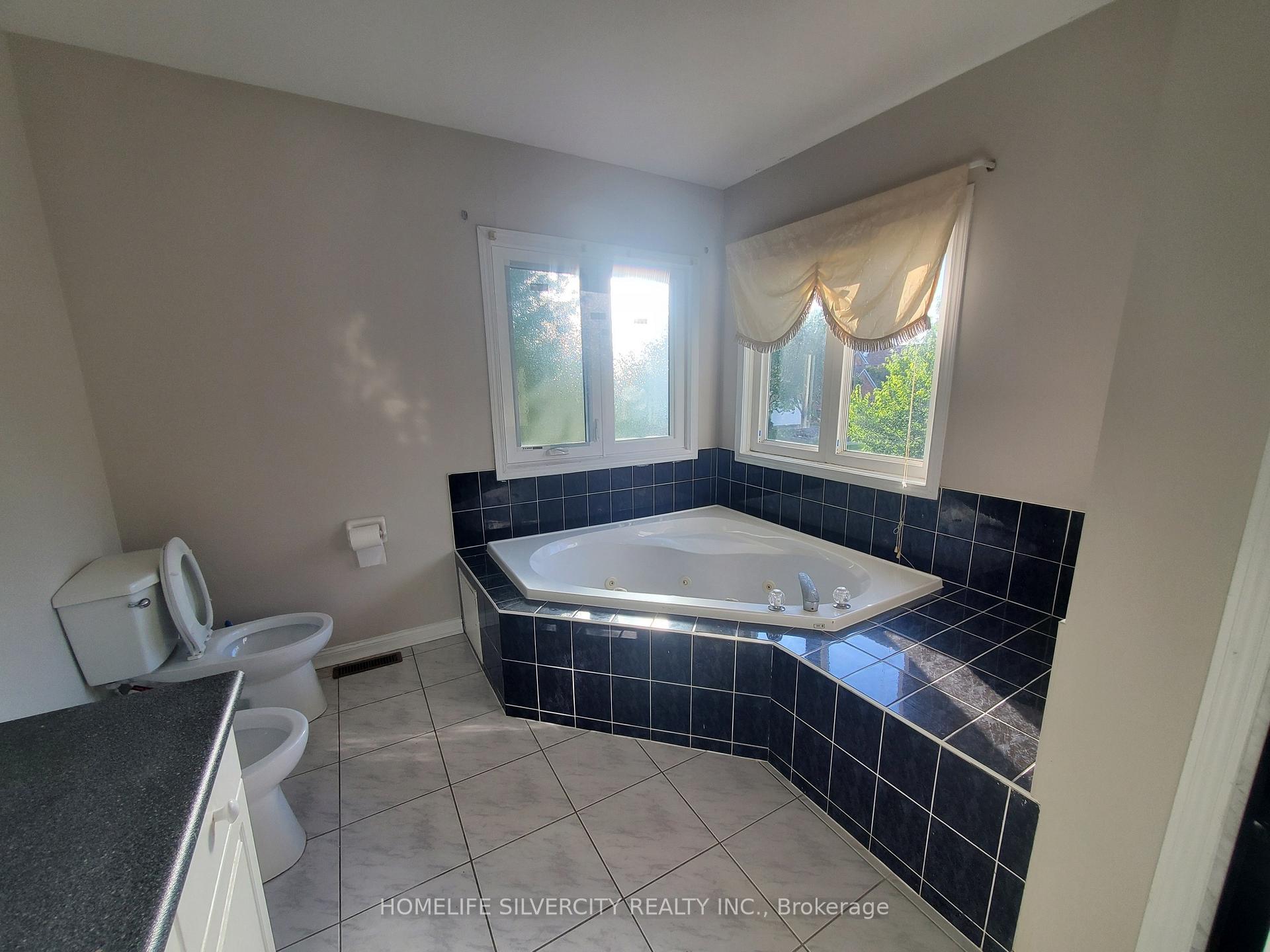 Photo 8 of Unit #Unit 1-Upper level, 700 Peter Robertson Boulevard, Brampton, Sandringham-Wellington — HOMEH
