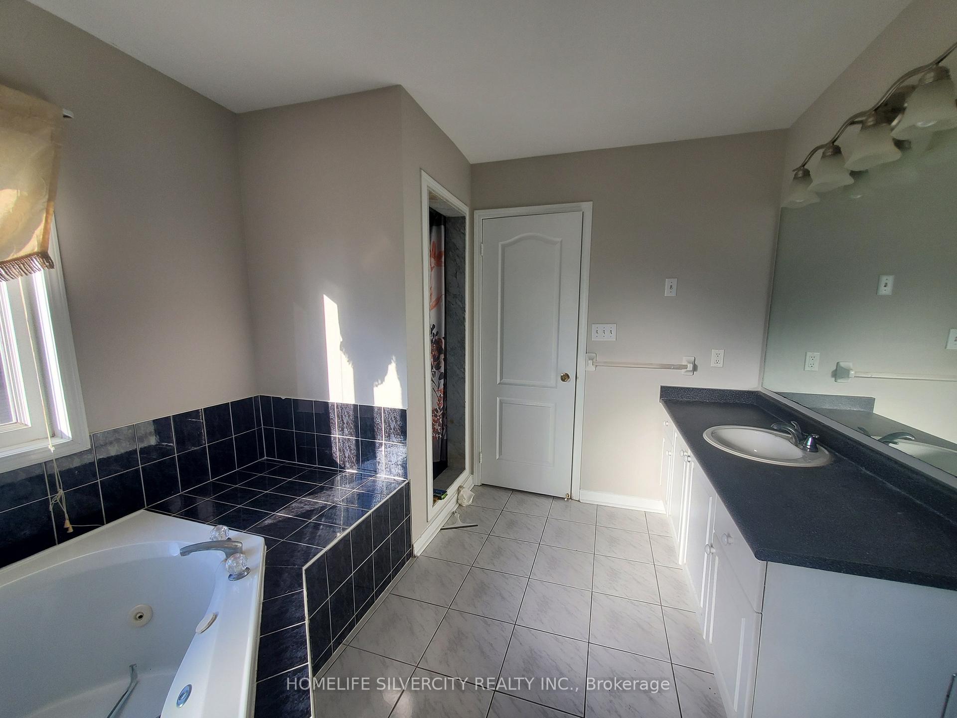 Photo 6 of Unit #Unit 1-Upper level, 700 Peter Robertson Boulevard, Brampton, Sandringham-Wellington — HOMEH