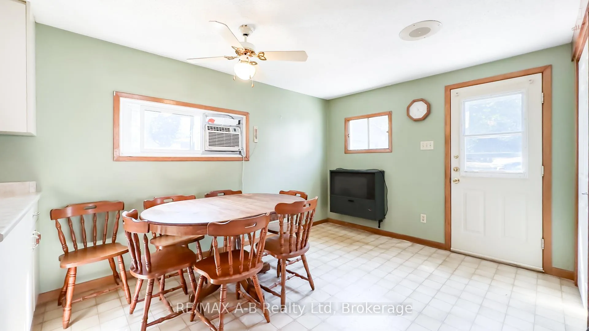 Photo 6 of 34338 Denfield Road, Lucan Biddulph, Clandeboye — HOMEH
