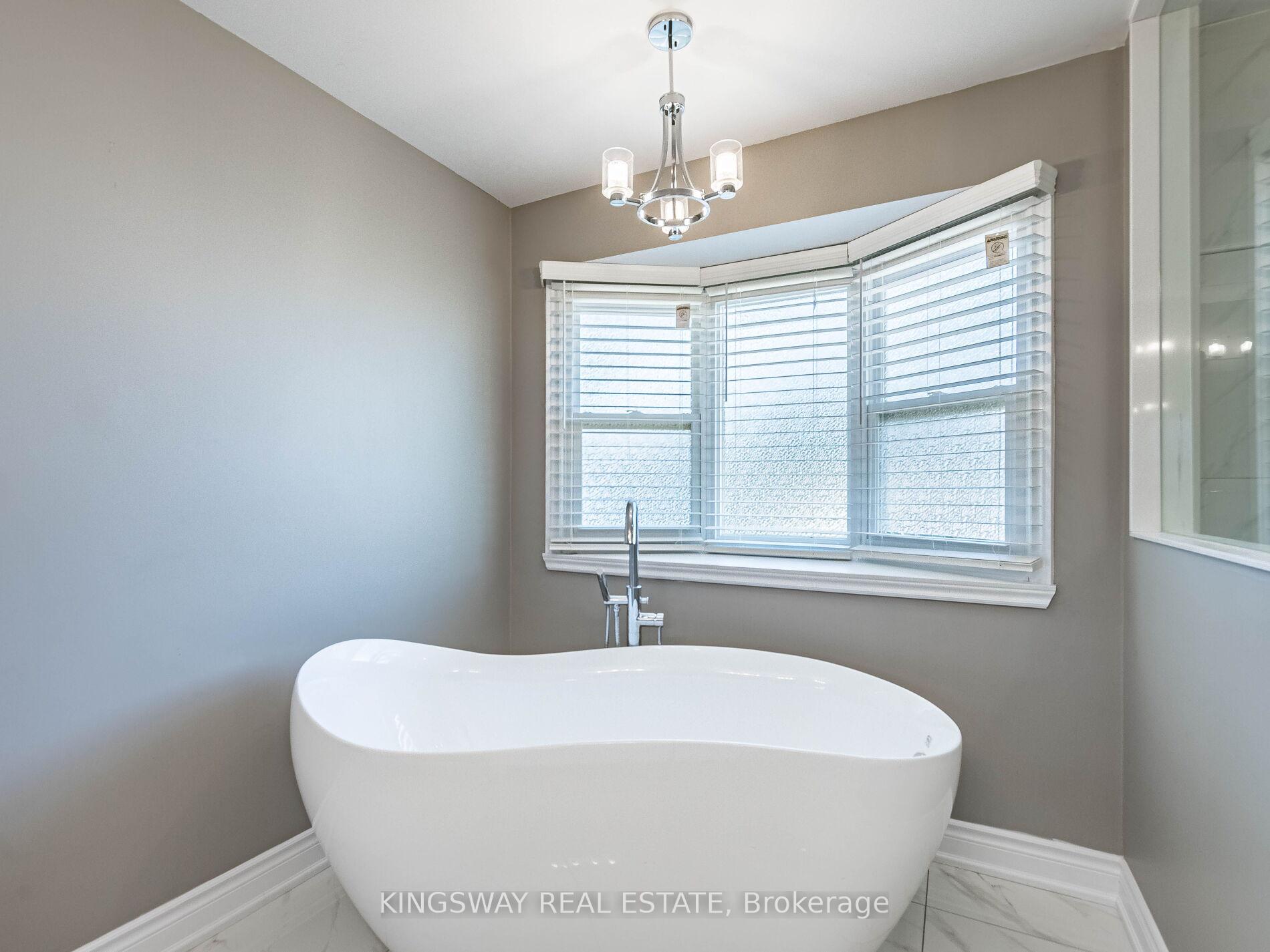 Photo 28 of 58 Leeward Drive, Brampton, Westgate — HOMEH