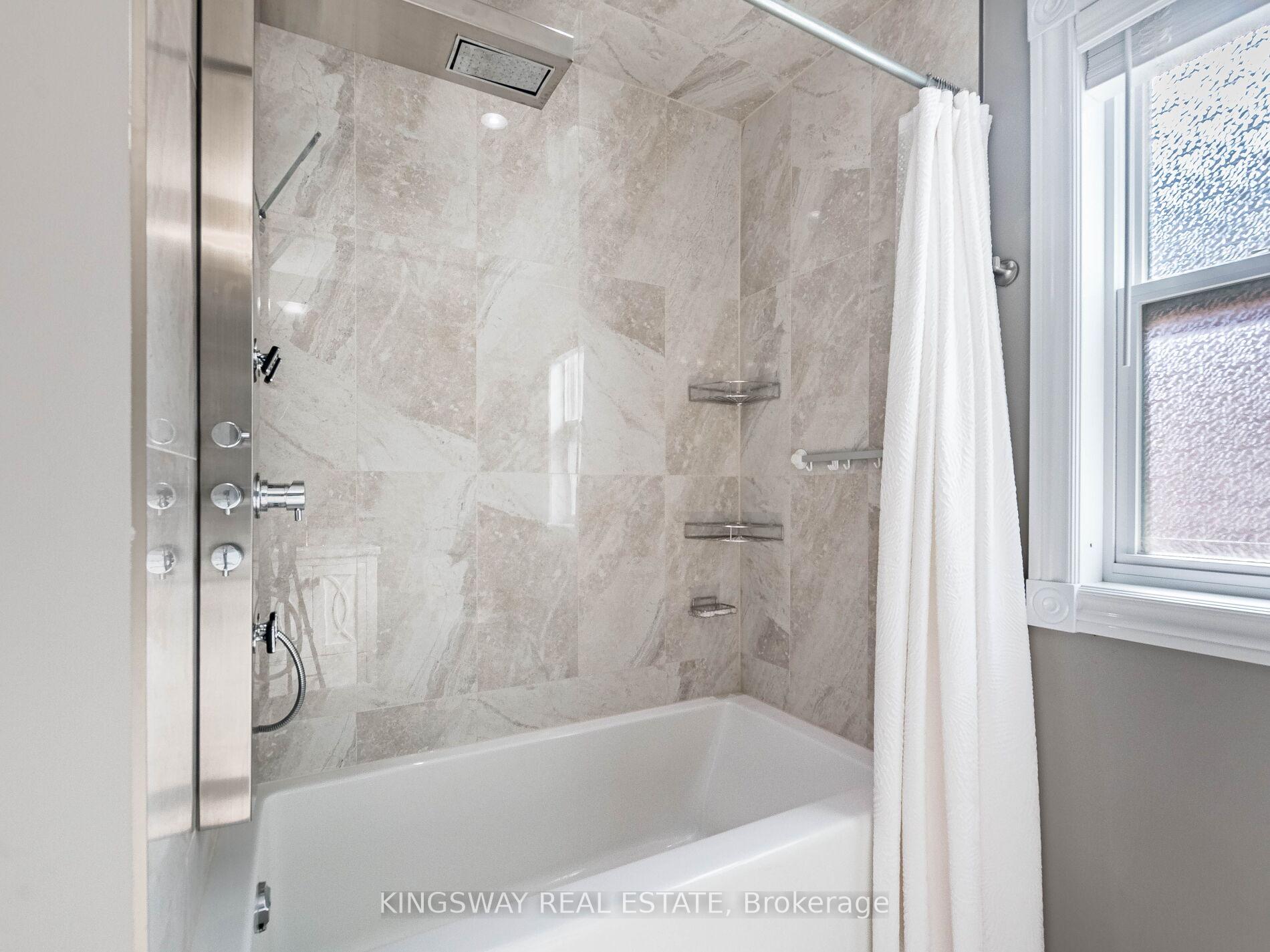 Photo 33 of 58 Leeward Drive, Brampton, Westgate — HOMEH