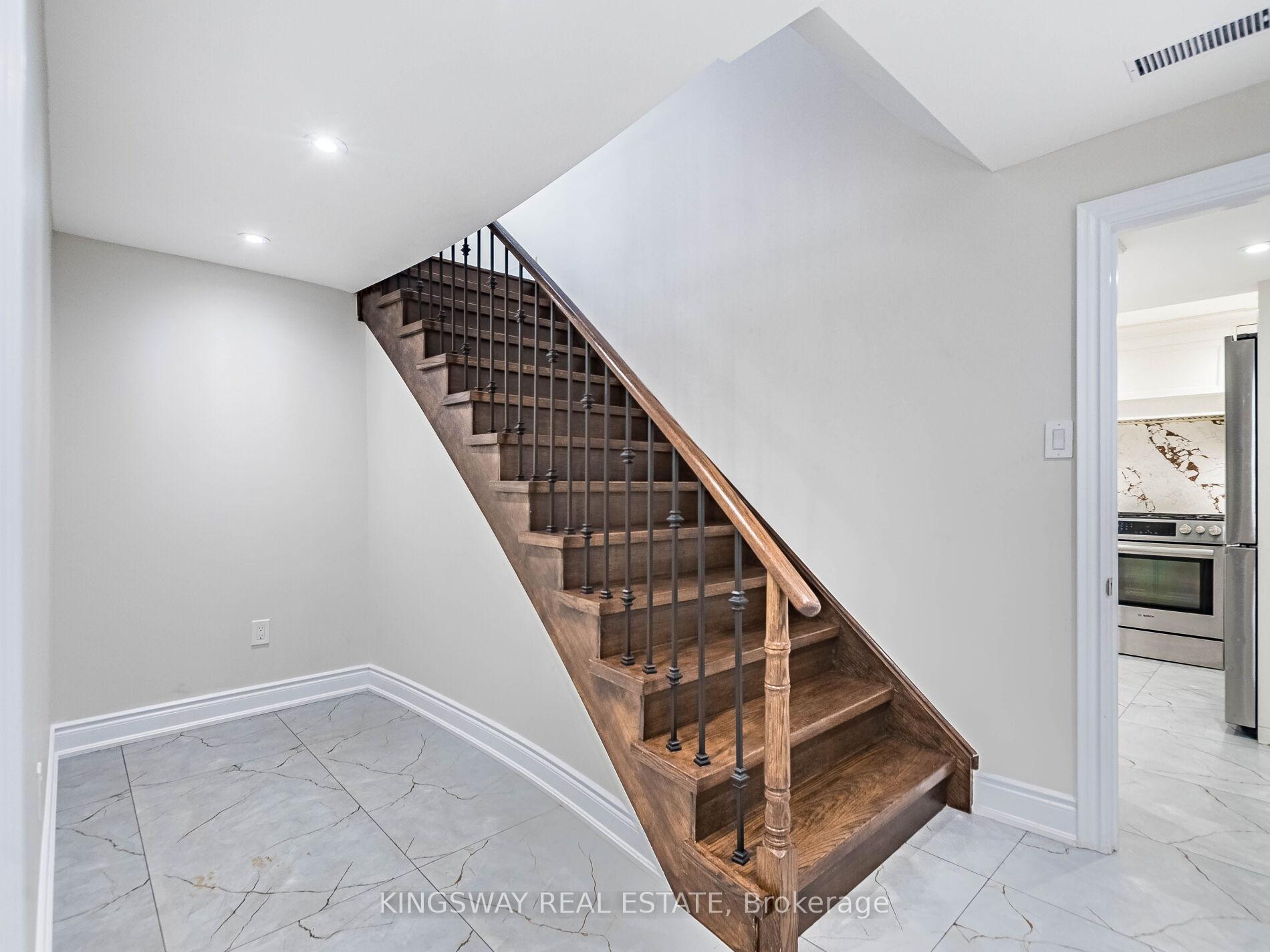 Photo 37 of 58 Leeward Drive, Brampton, Westgate — HOMEH