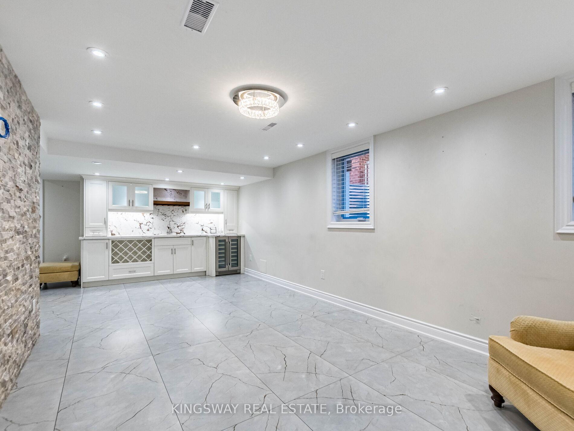 Photo 40 of 58 Leeward Drive, Brampton, Westgate — HOMEH