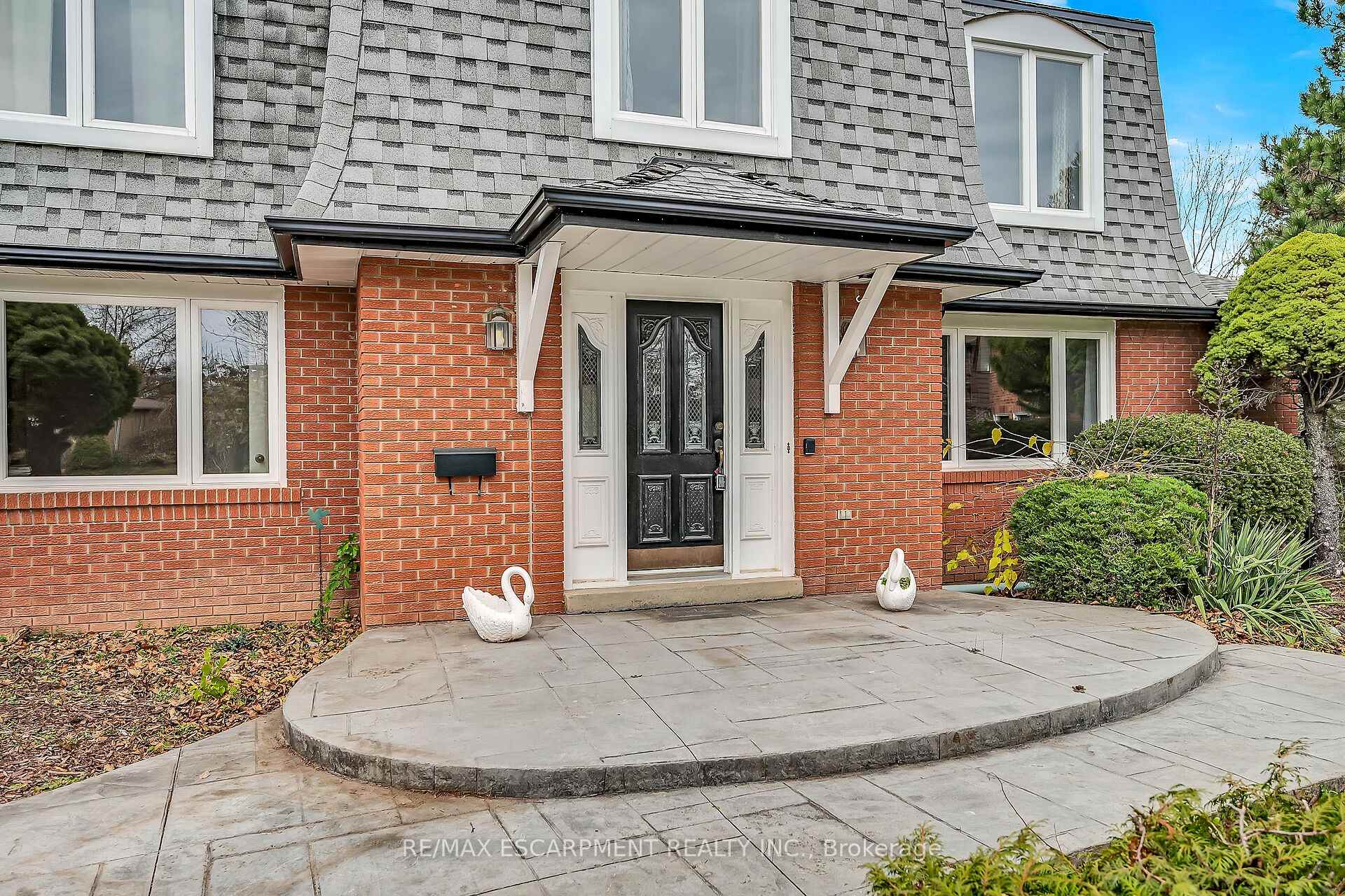 Photo 3 of 1281 Abbey Court, Burlington, Tyandaga — HOMEH