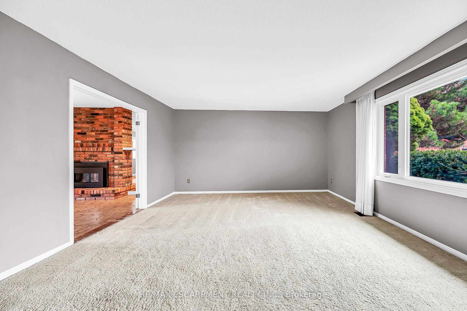 Photo 5 of 1281 Abbey Court, Burlington, Tyandaga — HOMEH