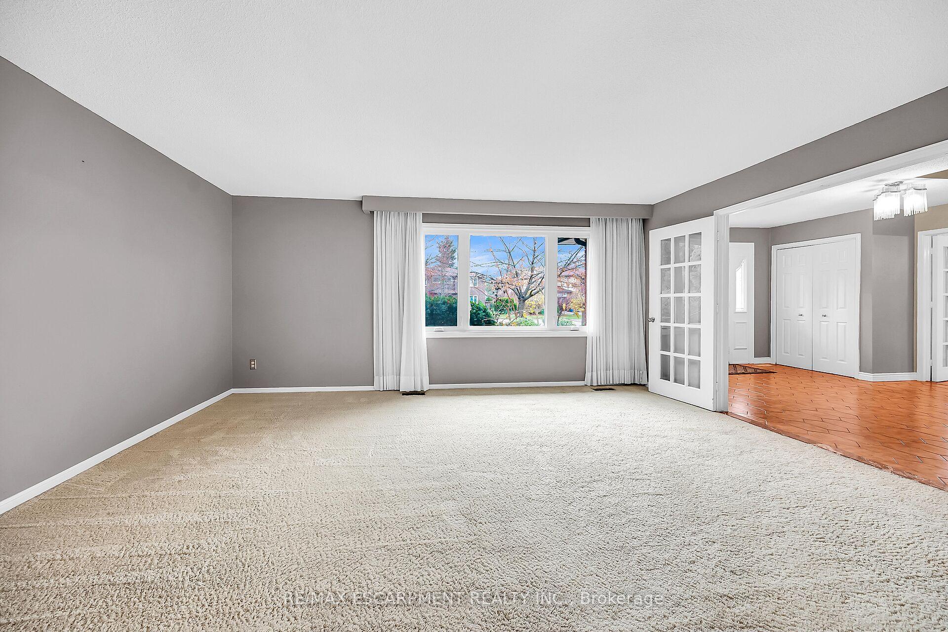 Photo 6 of 1281 Abbey Court, Burlington, Tyandaga — HOMEH