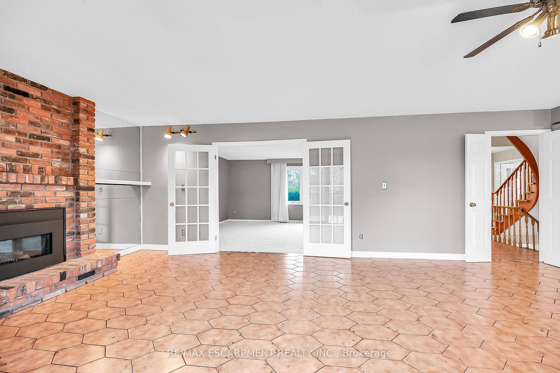 Photo 10 of 1281 Abbey Court, Burlington, Tyandaga — HOMEH