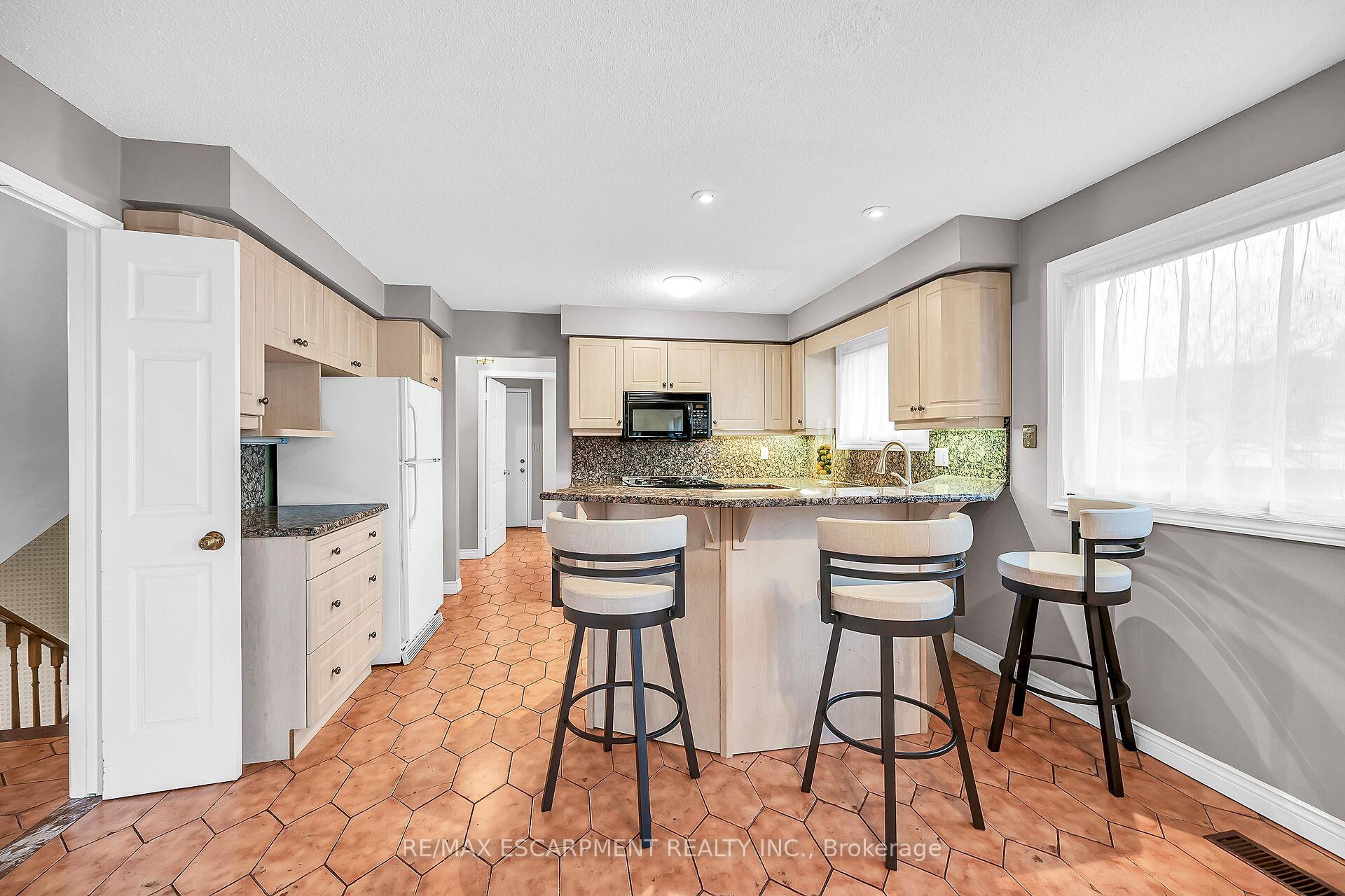 Photo 14 of 1281 Abbey Court, Burlington, Tyandaga — HOMEH