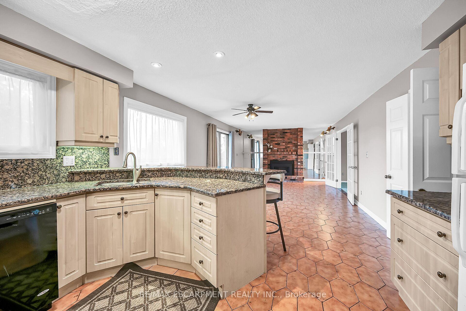 Photo 16 of 1281 Abbey Court, Burlington, Tyandaga — HOMEH