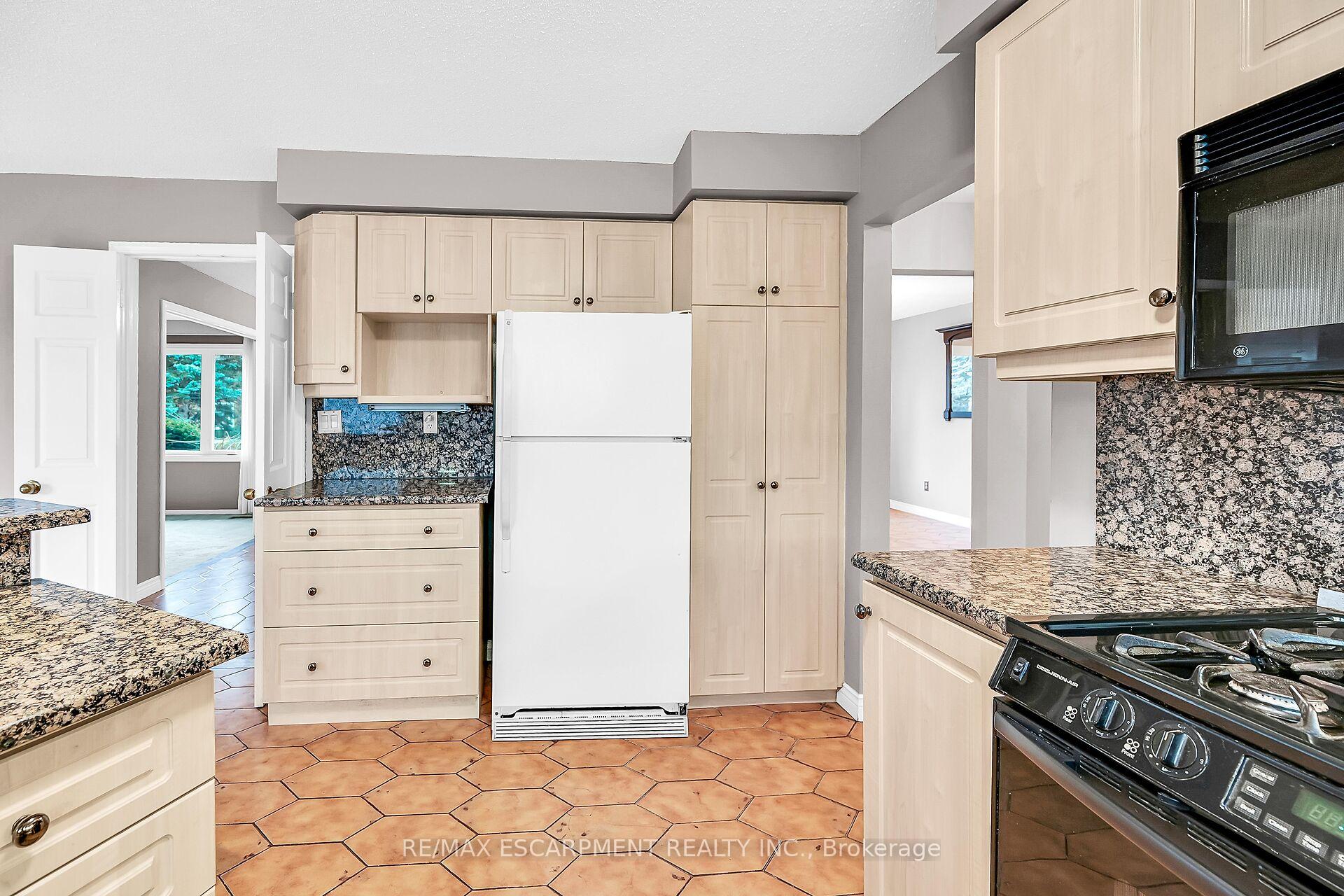 Photo 17 of 1281 Abbey Court, Burlington, Tyandaga — HOMEH