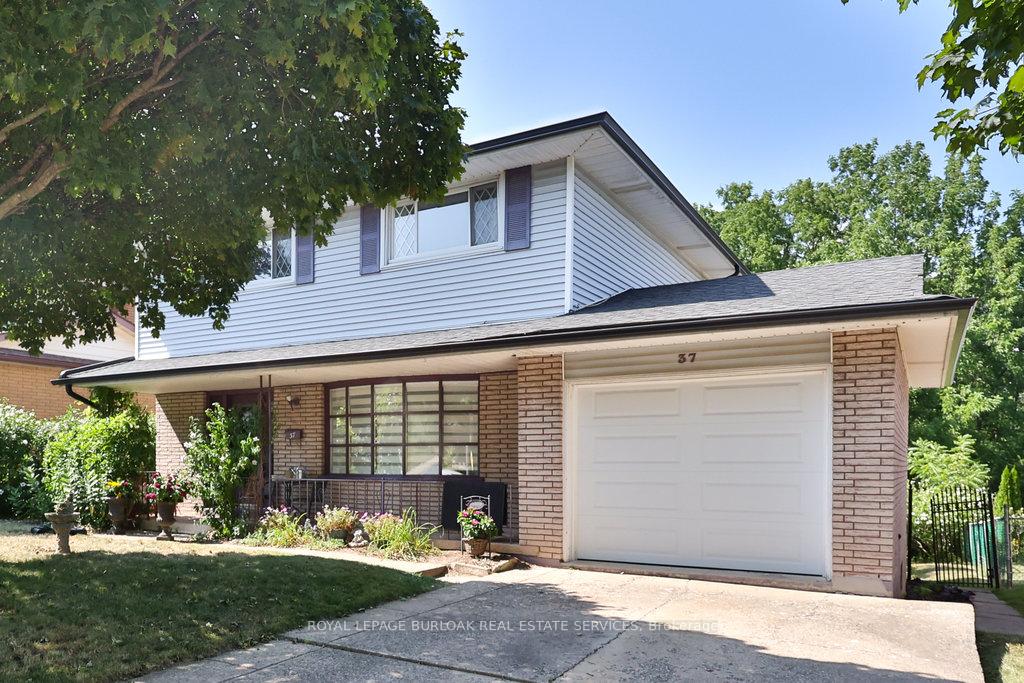 Front of 37 Sunrise Crescent