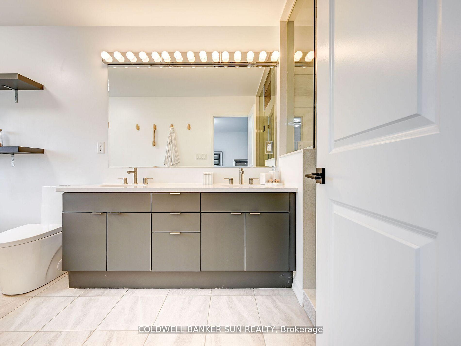 Photo 32 of 401 Kleinburg Summit Way, Vaughan, Kleinburg — HOMEH