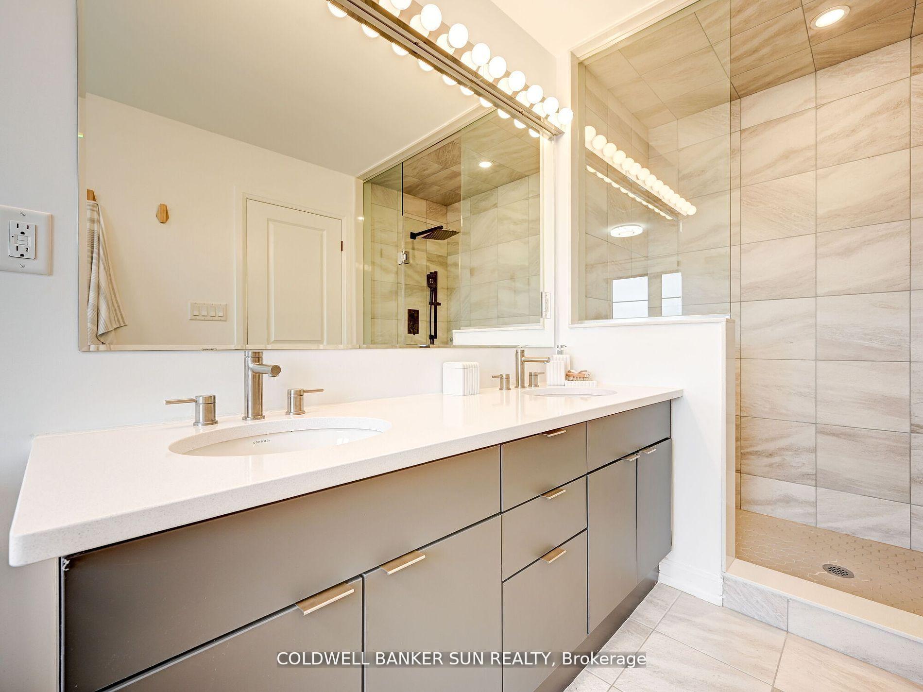 Photo 34 of 401 Kleinburg Summit Way, Vaughan, Kleinburg — HOMEH