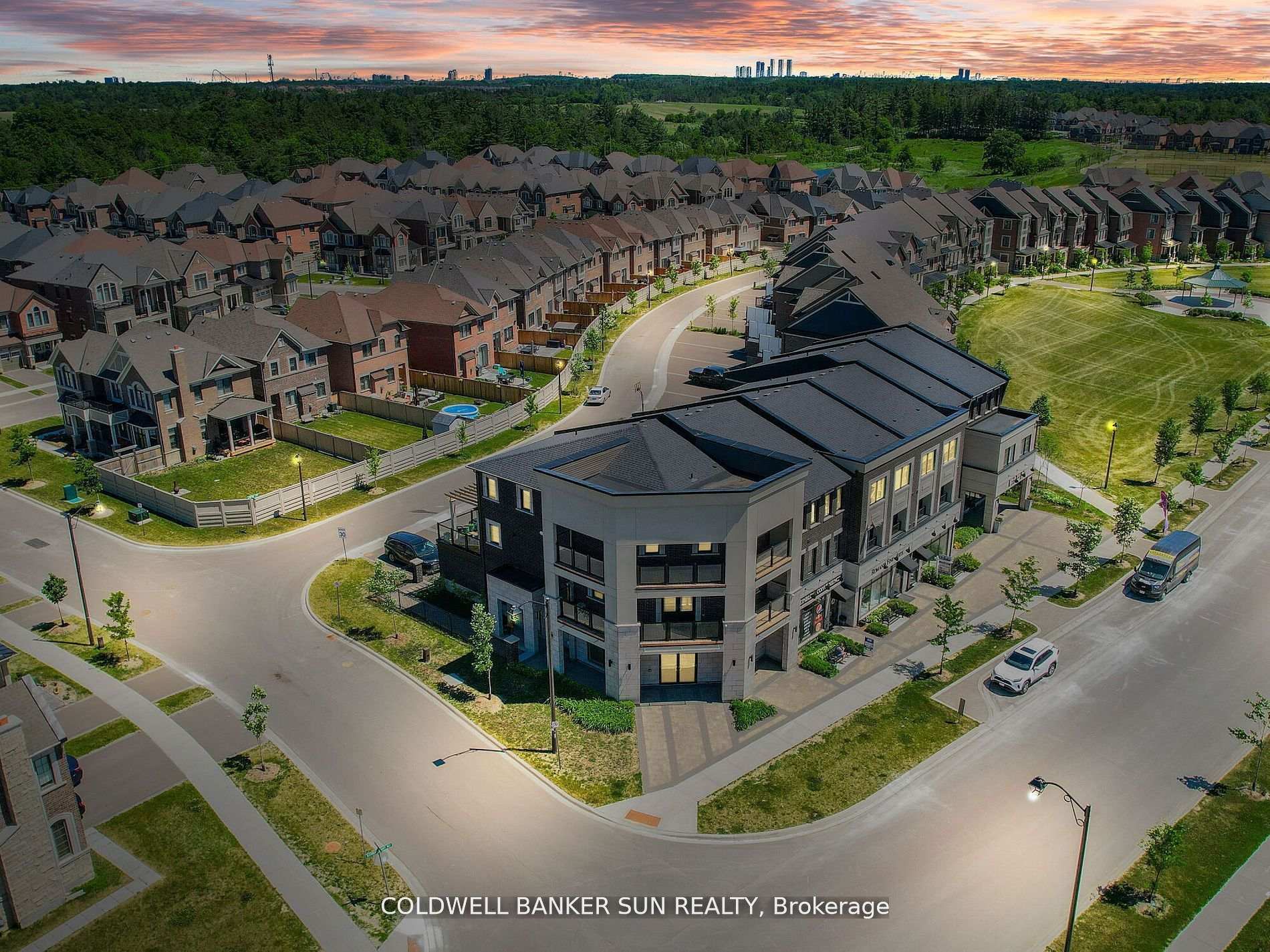 Photo 41 of 401 Kleinburg Summit Way, Vaughan, Kleinburg — HOMEH
