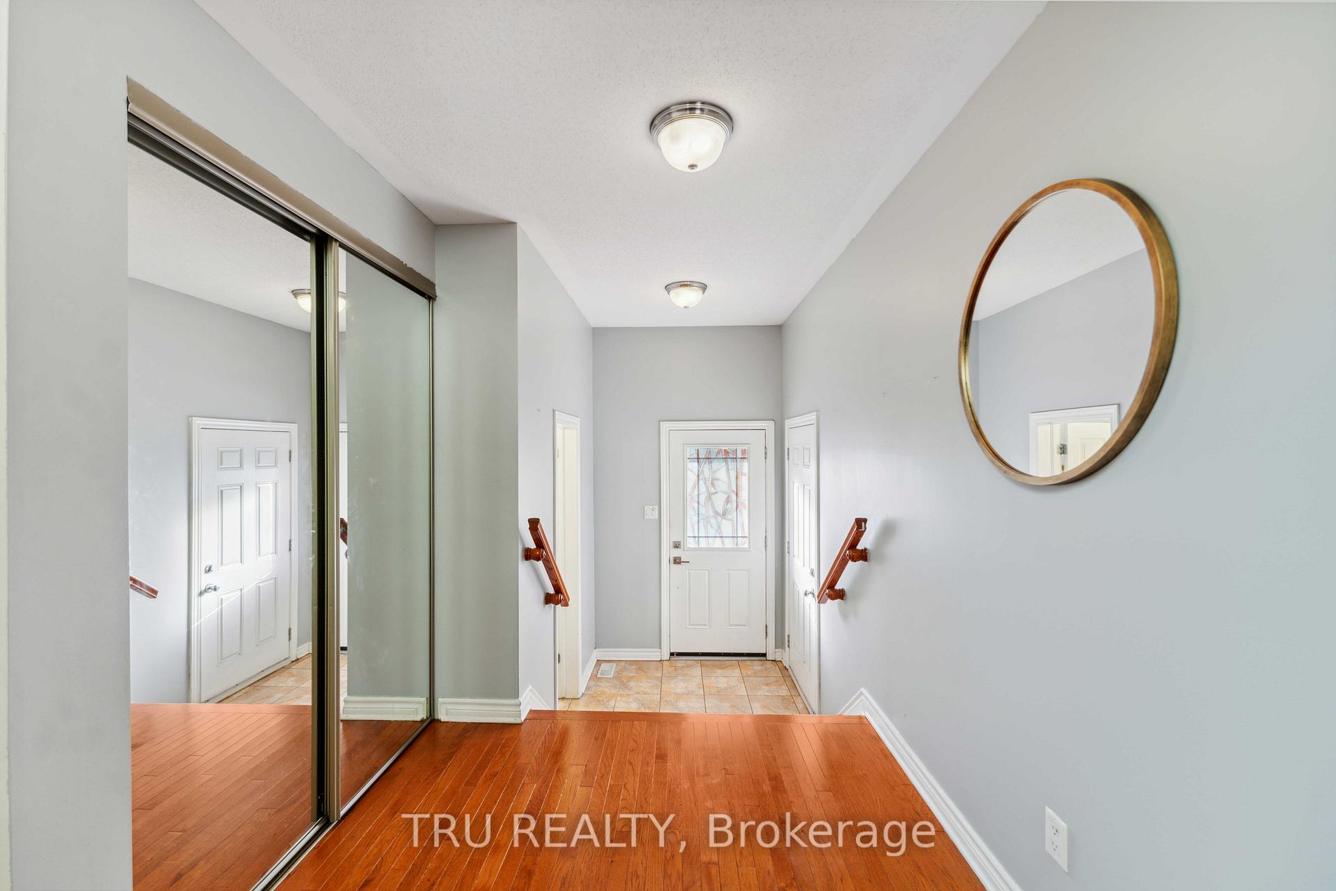 Photo 3 of 118 Tacom Circle, Ottawa, Barrhaven - Strandherd — HOMEH