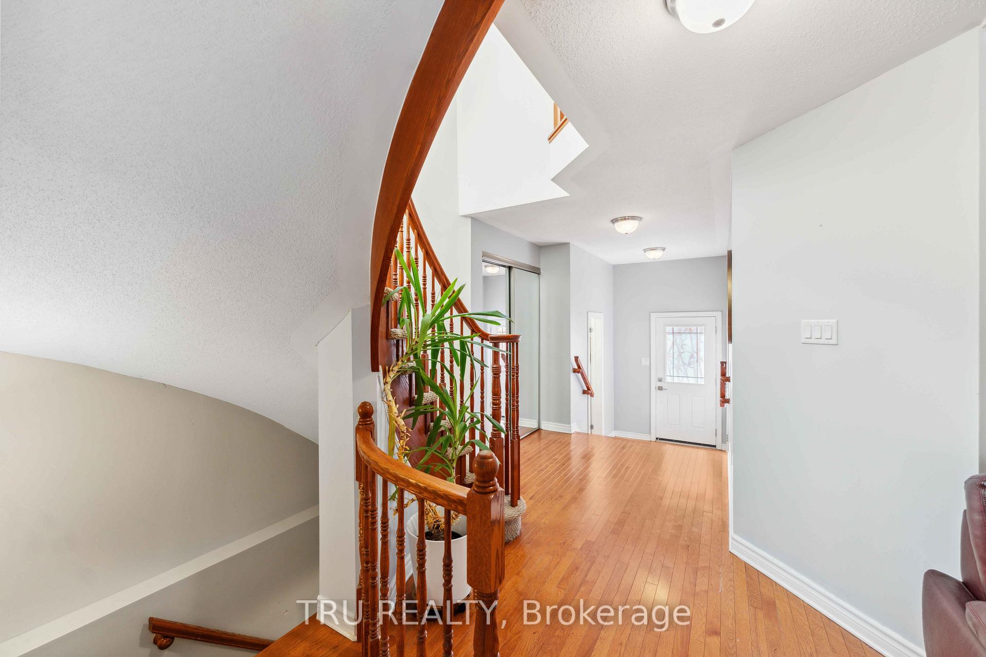 Photo 4 of 118 Tacom Circle, Ottawa, Barrhaven - Strandherd — HOMEH