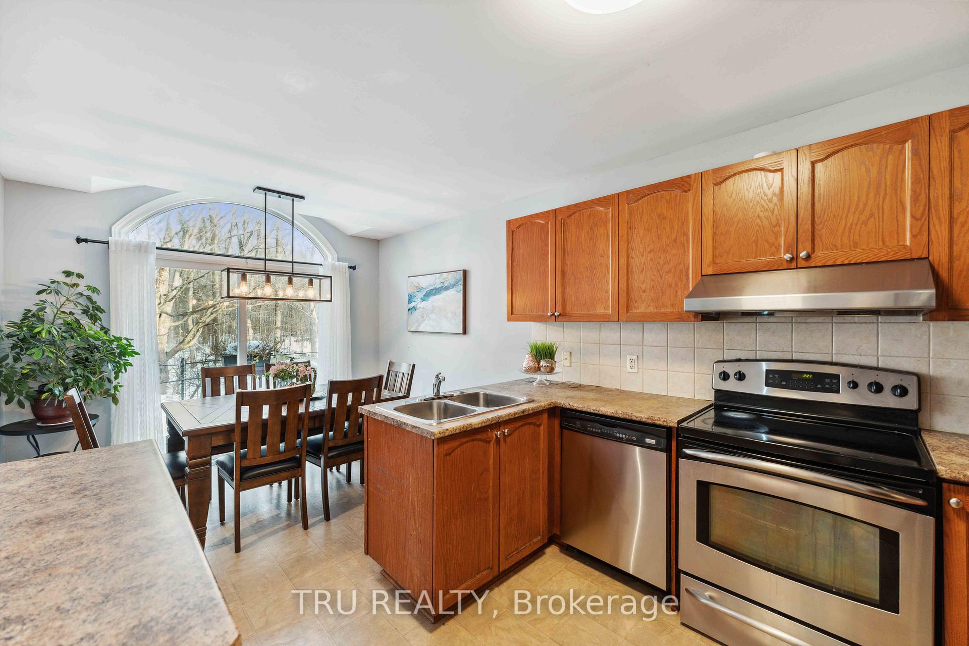 Photo 9 of 118 Tacom Circle, Ottawa, Barrhaven - Strandherd — HOMEH
