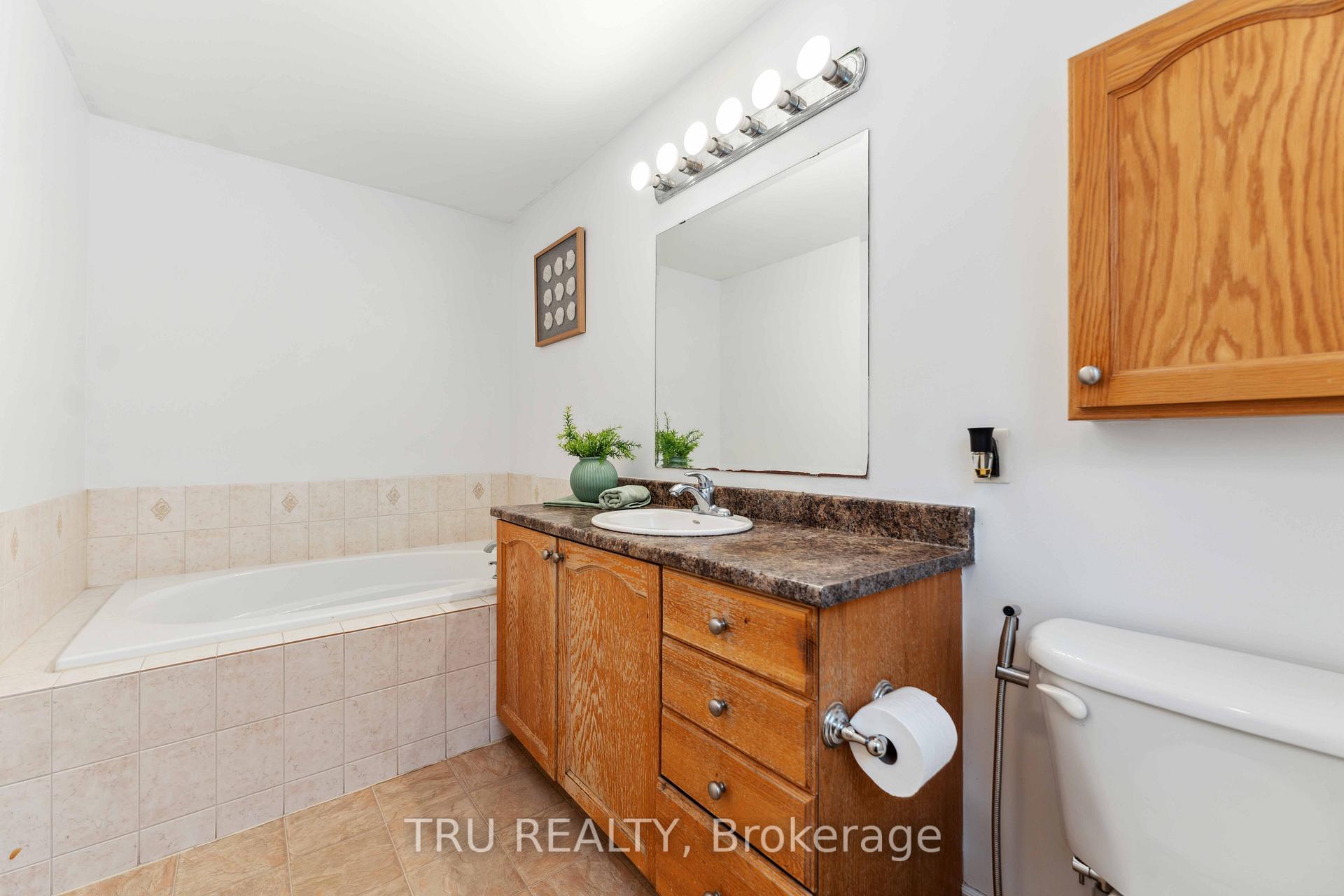 Photo 27 of 118 Tacom Circle, Ottawa, Barrhaven - Strandherd — HOMEH