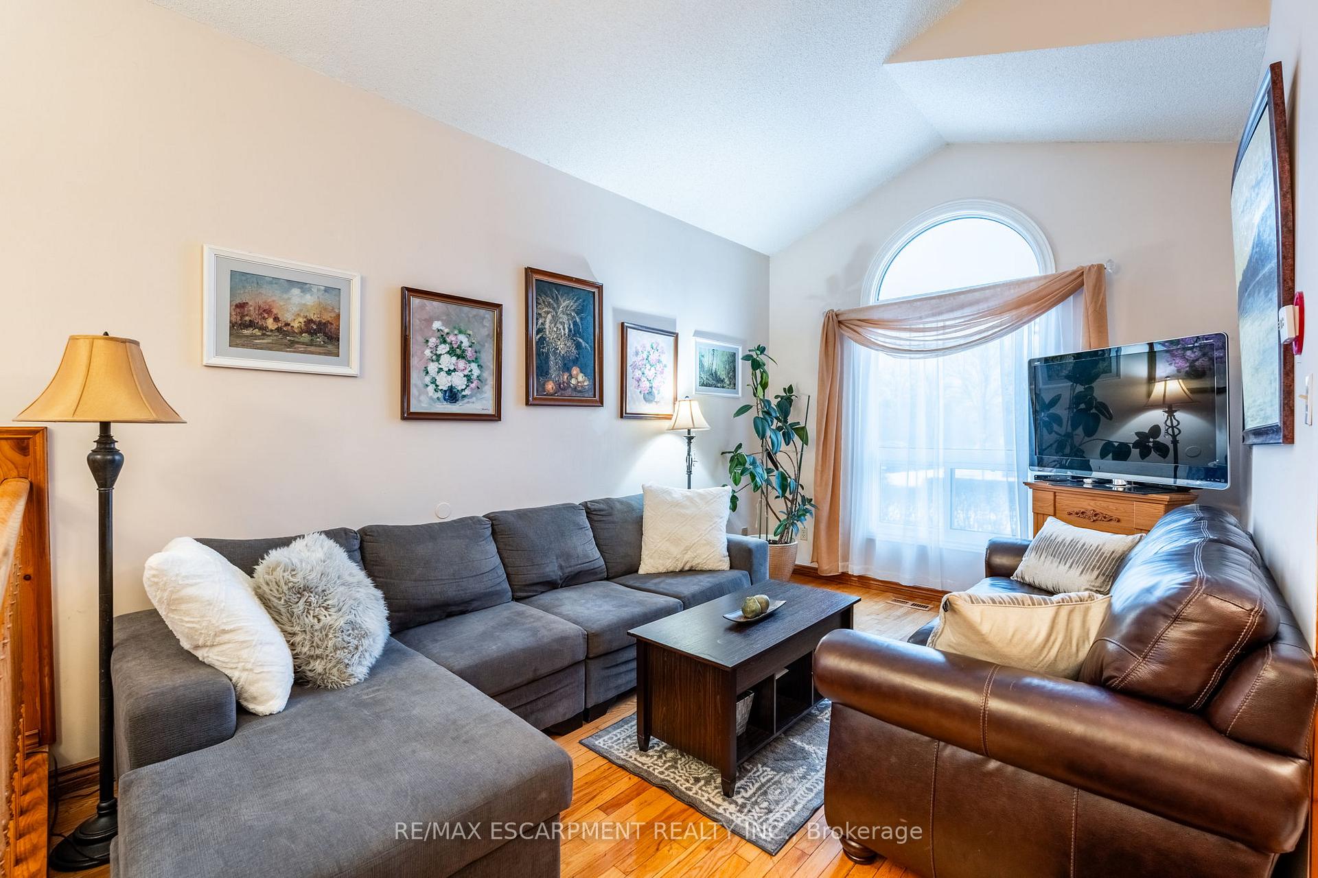 Photo 4 of 2154 Clipper Crescent, Burlington, Headon — HOMEH