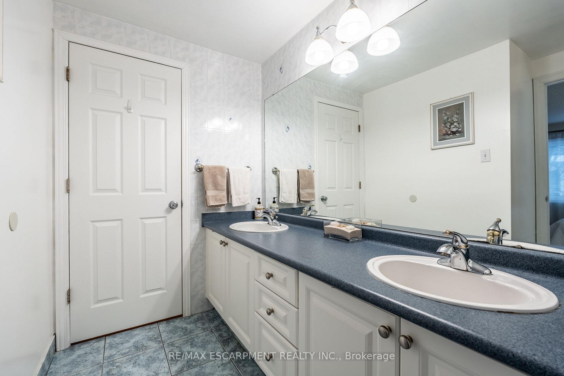 Photo 12 of 2154 Clipper Crescent, Burlington, Headon — HOMEH
