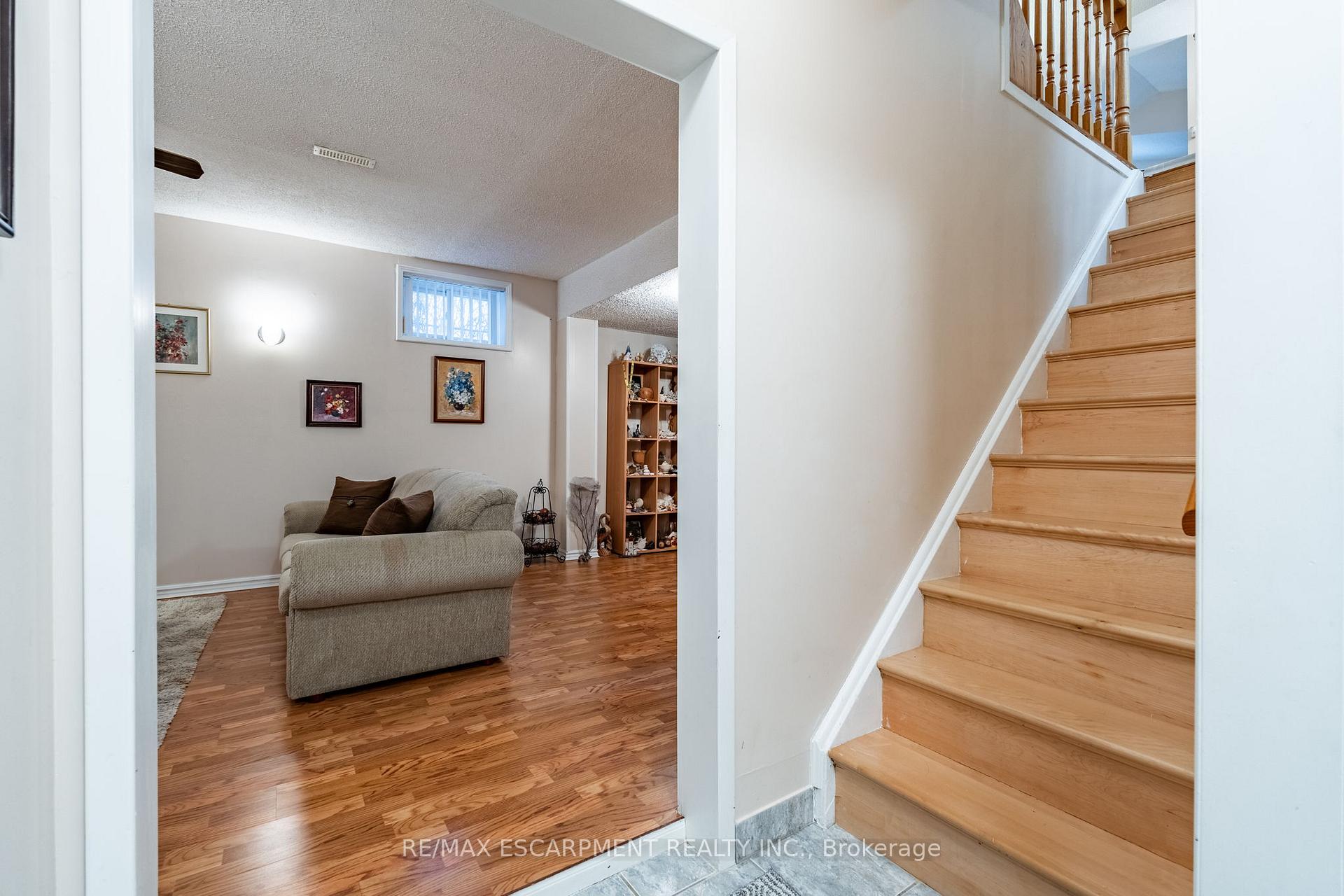 Photo 17 of 2154 Clipper Crescent, Burlington, Headon — HOMEH