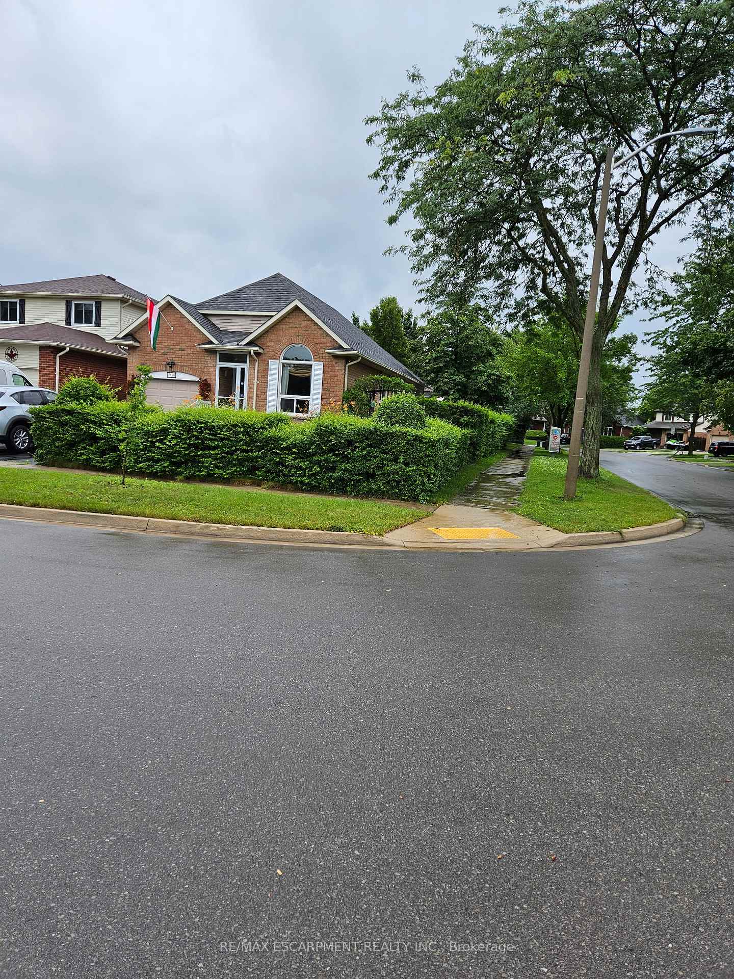 Photo 28 of 2154 Clipper Crescent, Burlington, Headon — HOMEH