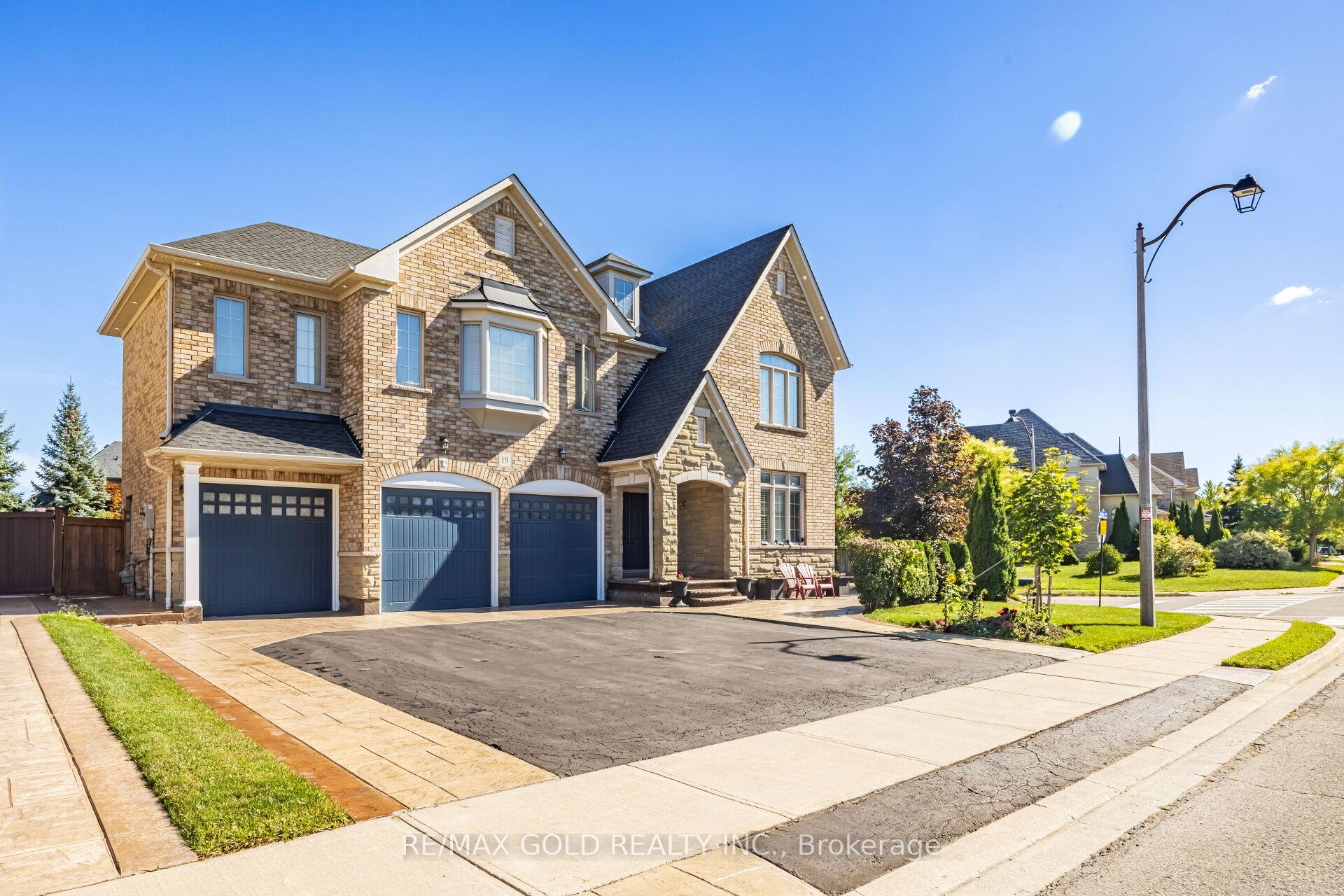 Photo 4 of 19 Eiffel Boulevard N, Brampton, Vales of Castlemore North — HOMEH