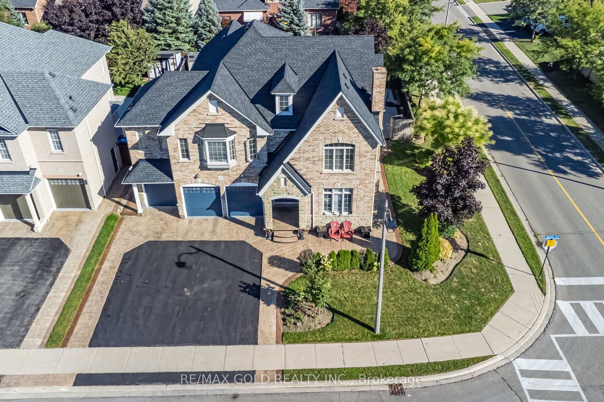 Photo 5 of 19 Eiffel Boulevard N, Brampton, Vales of Castlemore North — HOMEH
