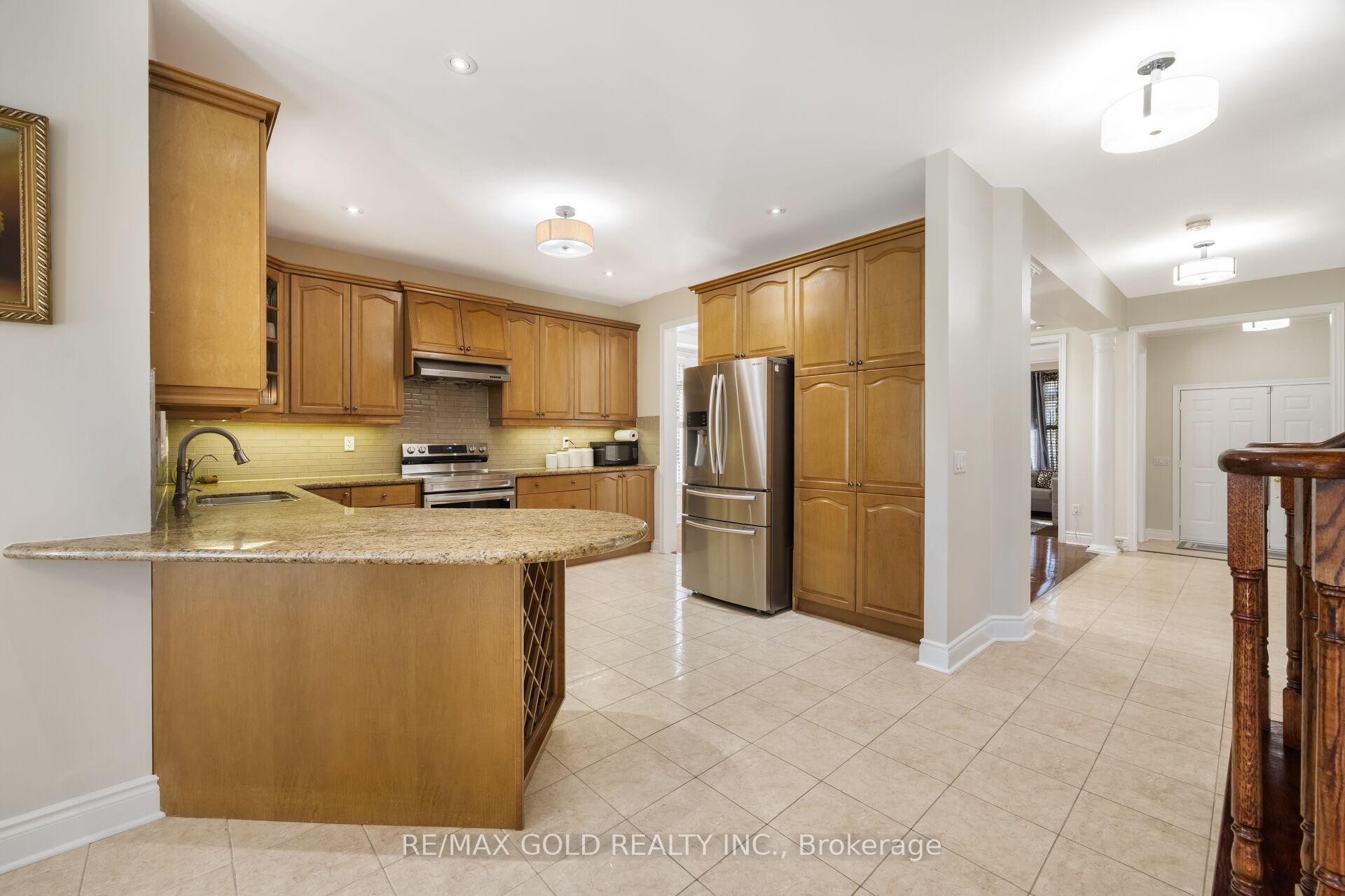 Photo 14 of 19 Eiffel Boulevard N, Brampton, Vales of Castlemore North — HOMEH