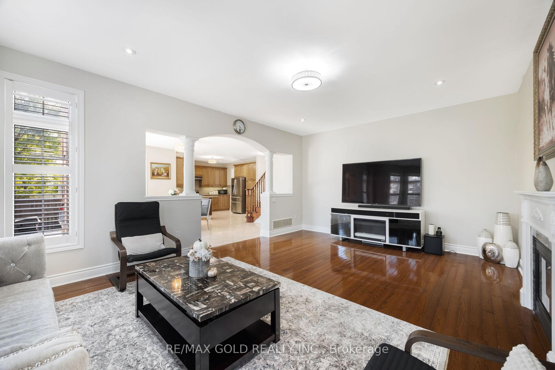 Photo 18 of 19 Eiffel Boulevard N, Brampton, Vales of Castlemore North — HOMEH