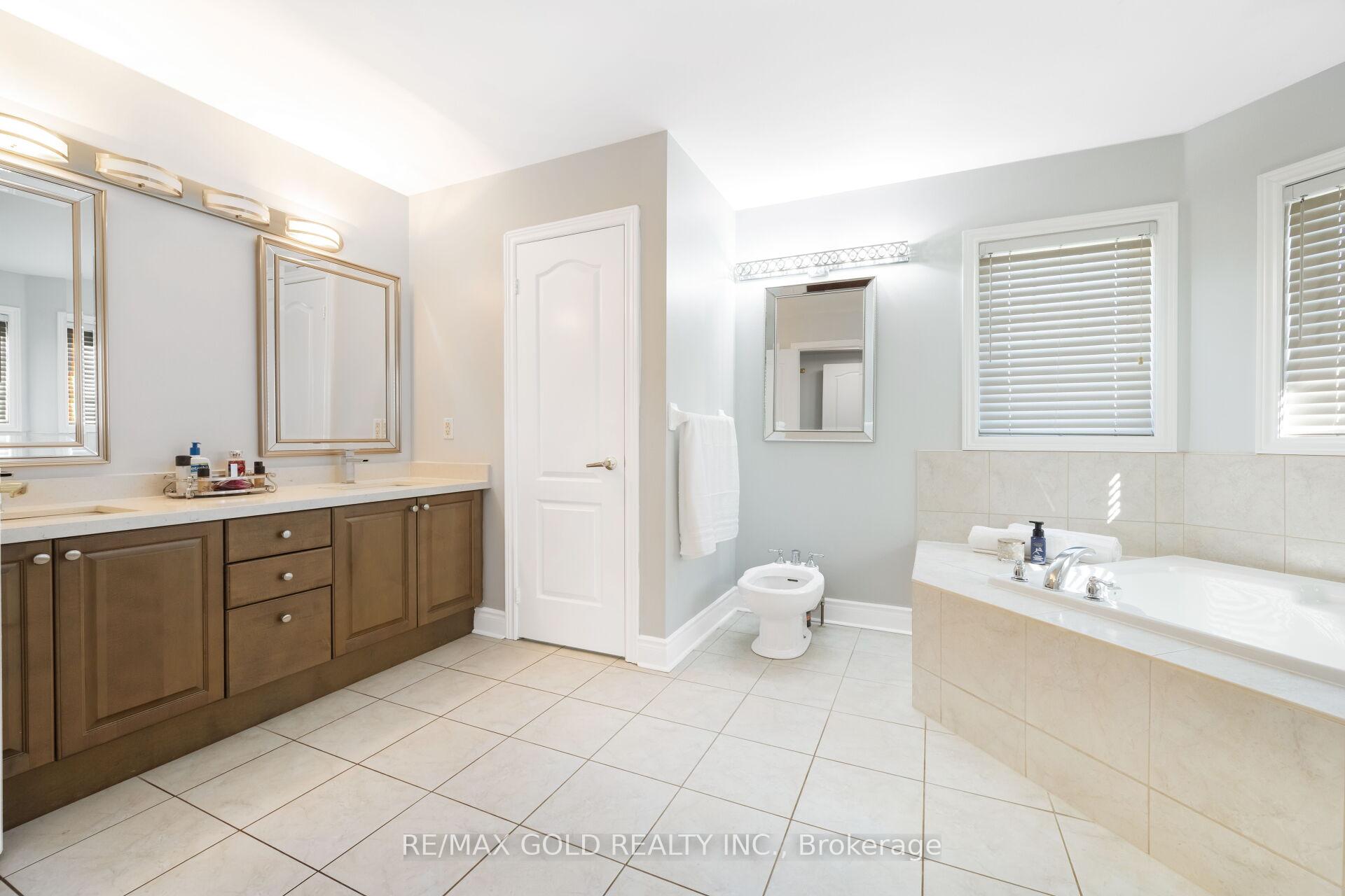 Photo 27 of 19 Eiffel Boulevard N, Brampton, Vales of Castlemore North — HOMEH