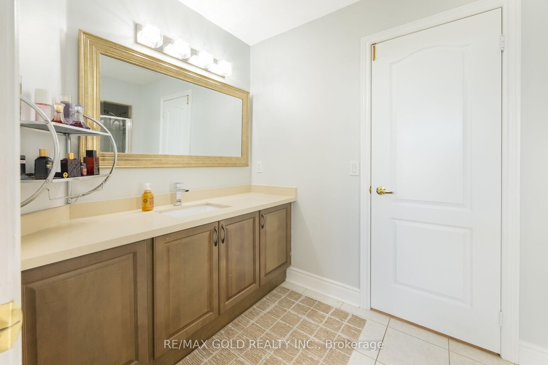 Photo 32 of 19 Eiffel Boulevard N, Brampton, Vales of Castlemore North — HOMEH