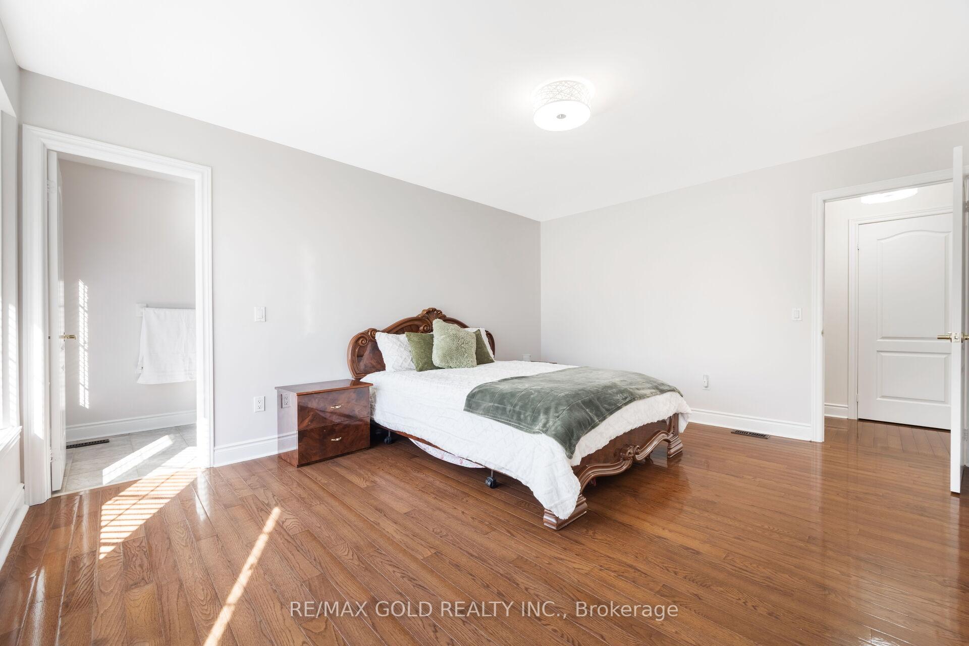 Photo 35 of 19 Eiffel Boulevard N, Brampton, Vales of Castlemore North — HOMEH