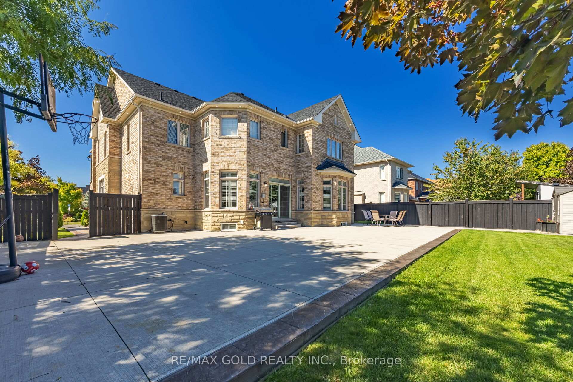 Photo 43 of 19 Eiffel Boulevard N, Brampton, Vales of Castlemore North — HOMEH