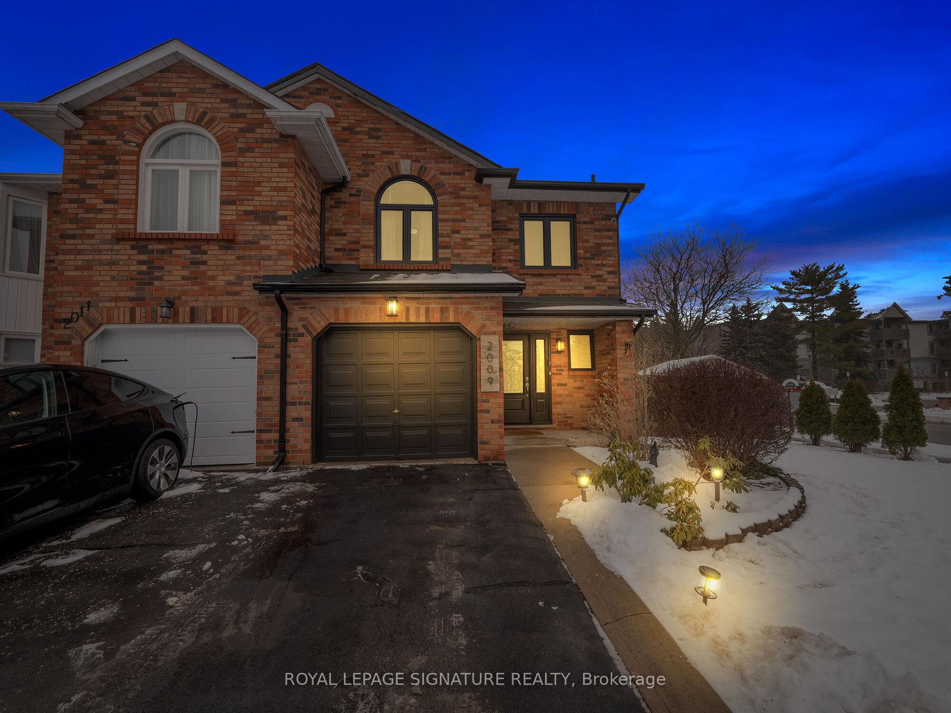 Photo 2 of 2009 Chrisdon Road, Burlington, Headon — HOMEH