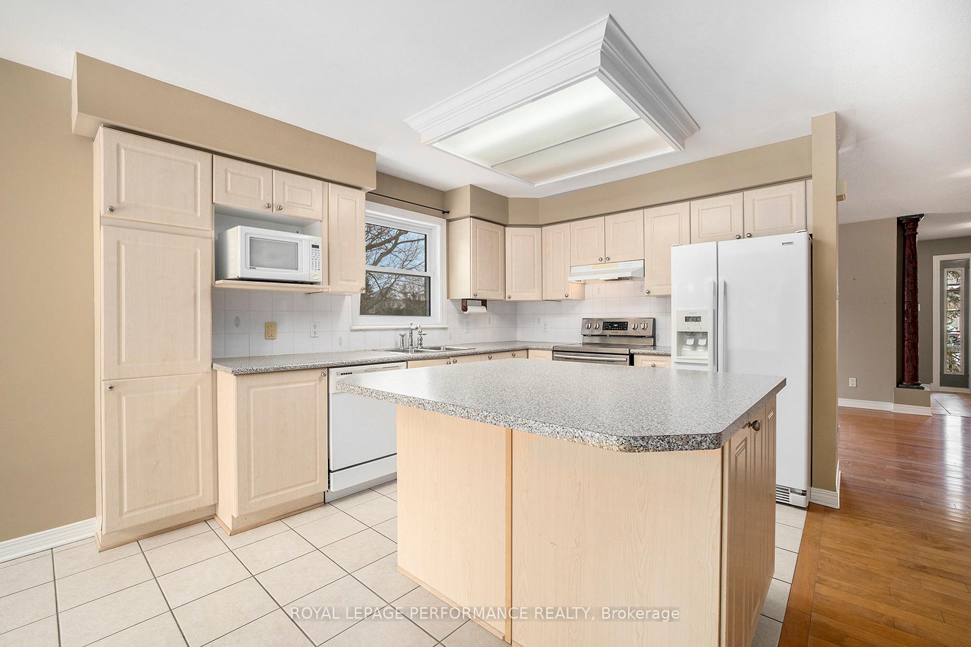 Photo 10 of 70 Forest Gate Way, Ottawa, Barrhaven East — HOMEH