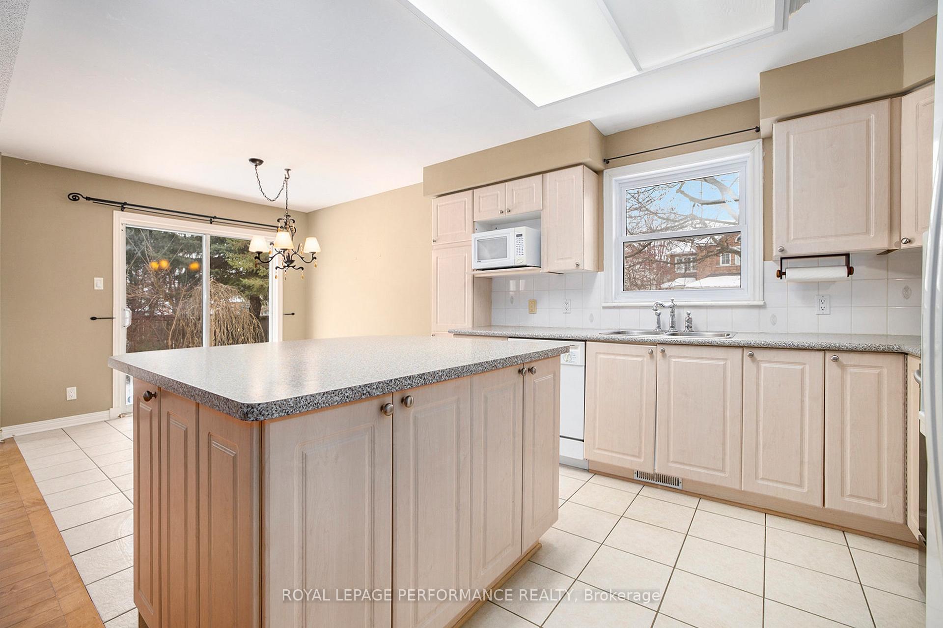 Photo 12 of 70 Forest Gate Way, Ottawa, Barrhaven East — HOMEH