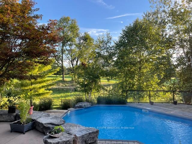 Photo 4 of 2091 Canterbury Drive, Burlington, Tyandaga — HOMEH