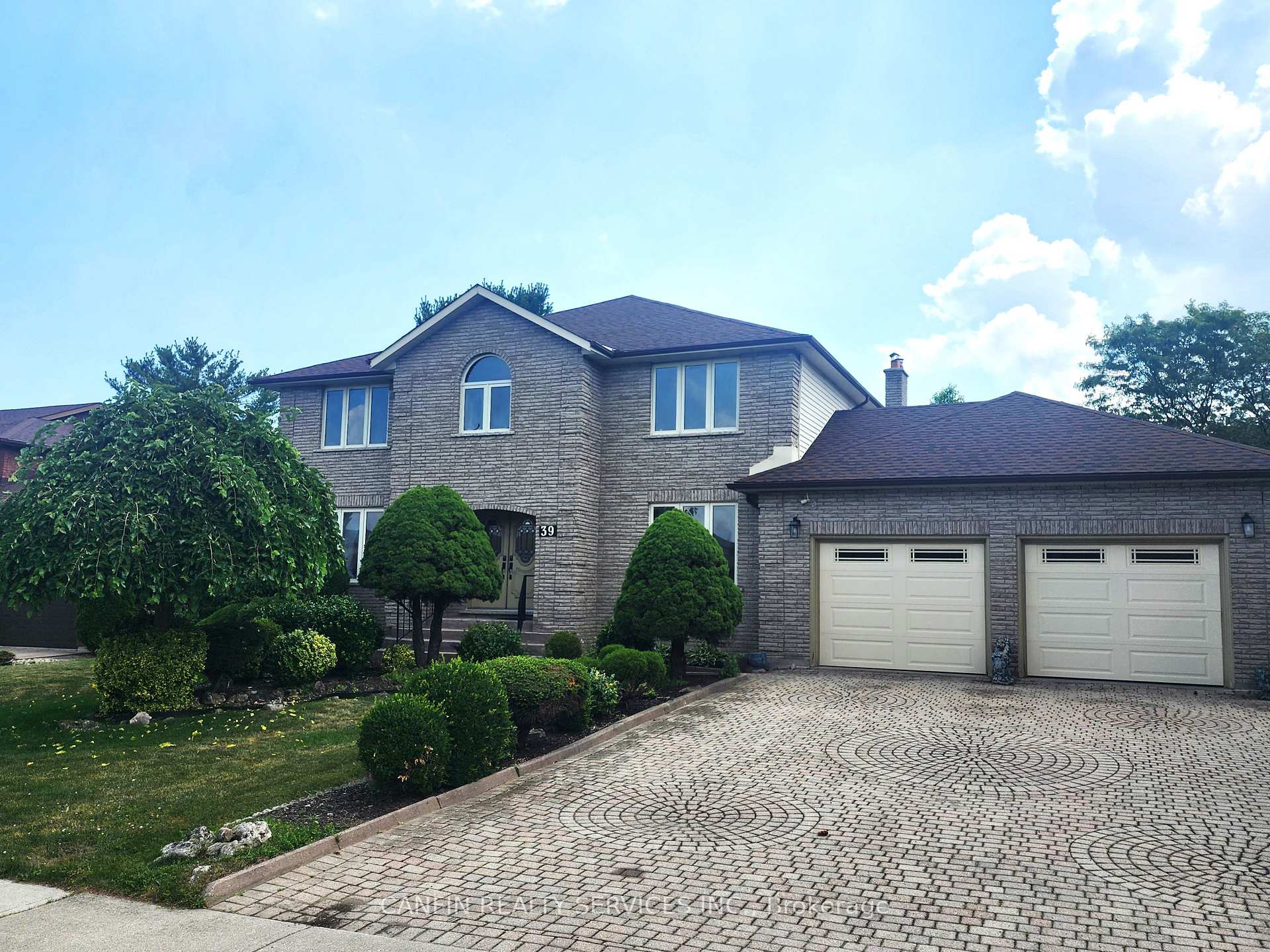 Photo 1 of 39 Corinthian Drive, Hamilton, Albion Falls — HOMEH