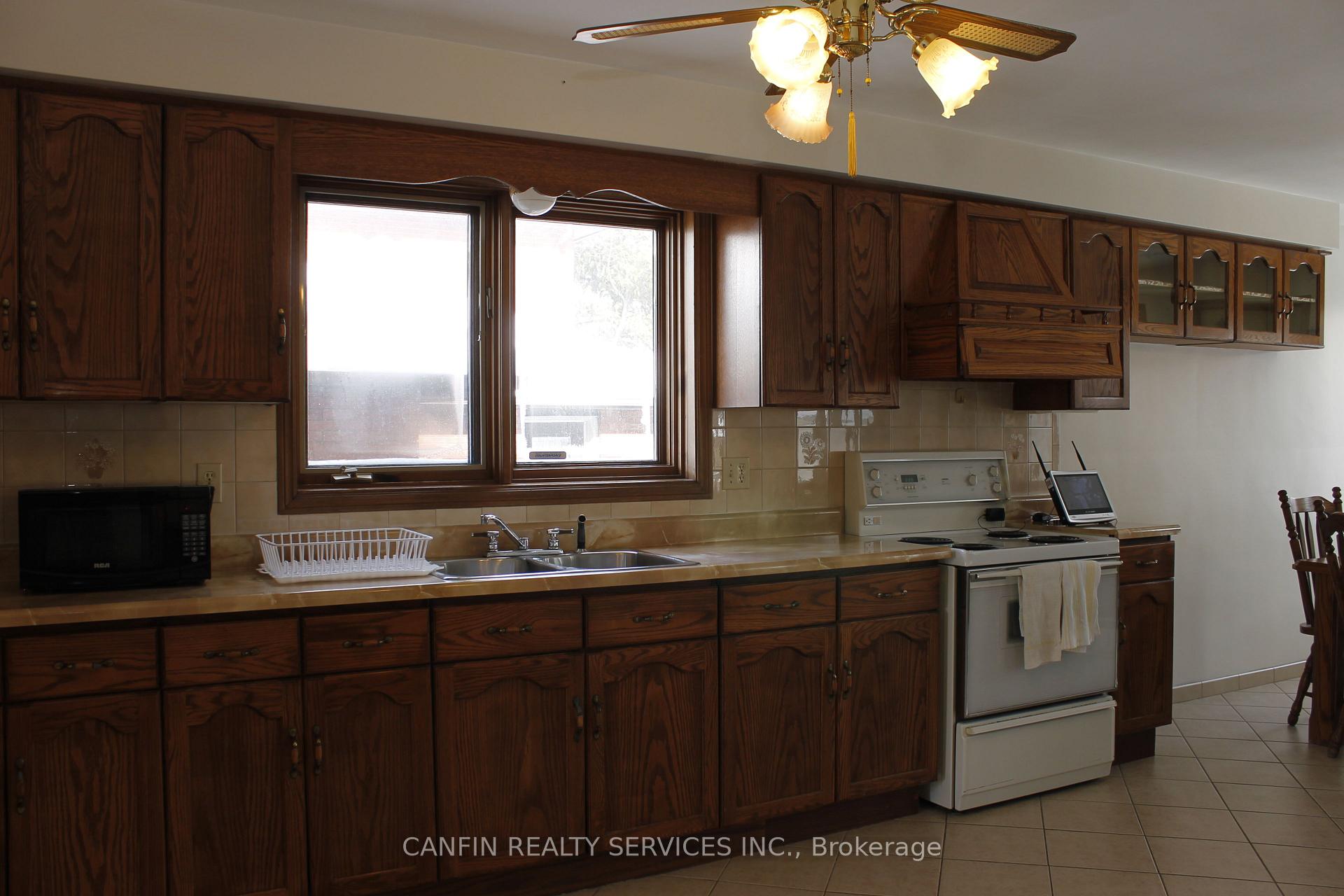 Photo 11 of 39 Corinthian Drive, Hamilton, Albion Falls — HOMEH